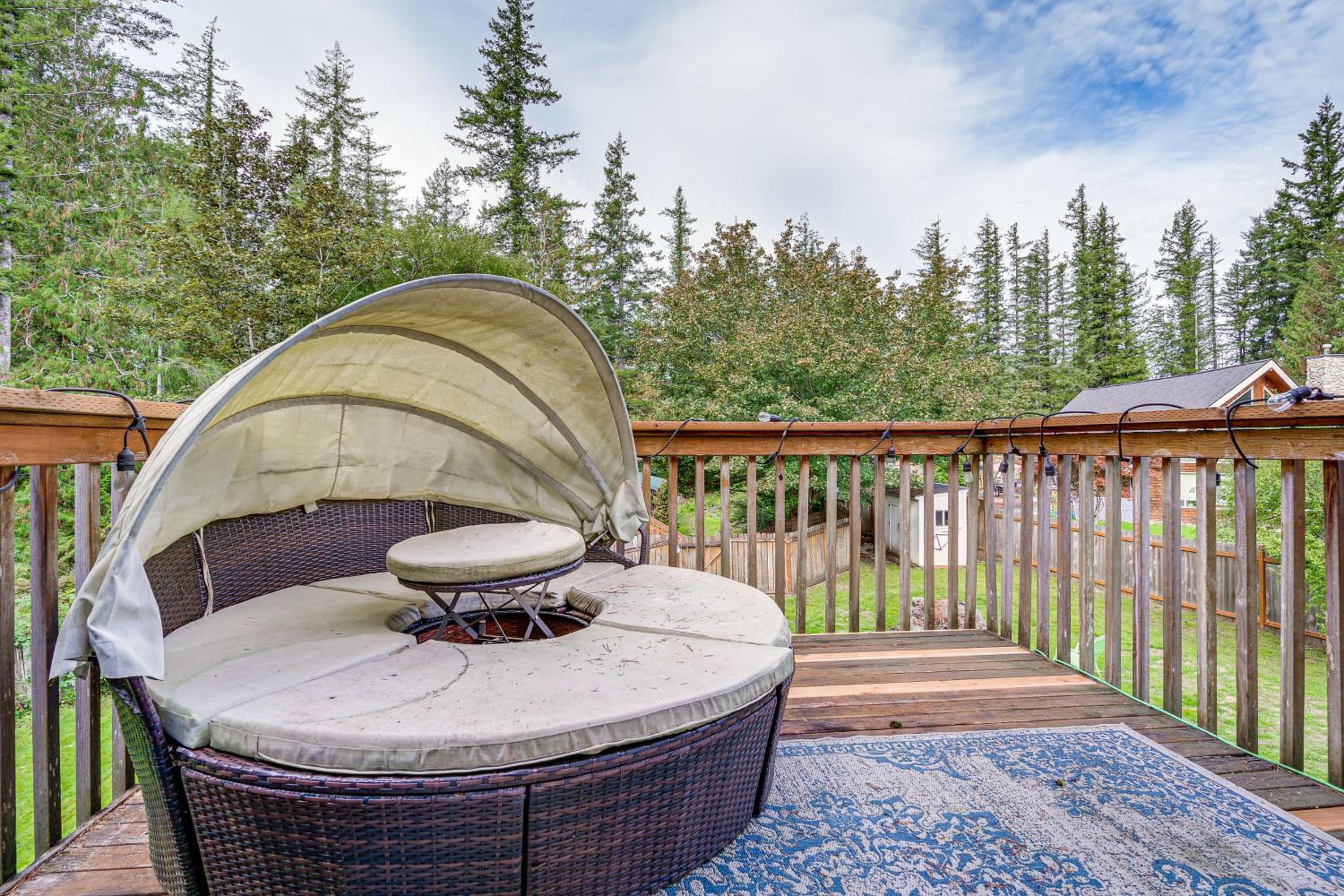 Fire Pit and Mountain Views Outdoorsy PNW Escape