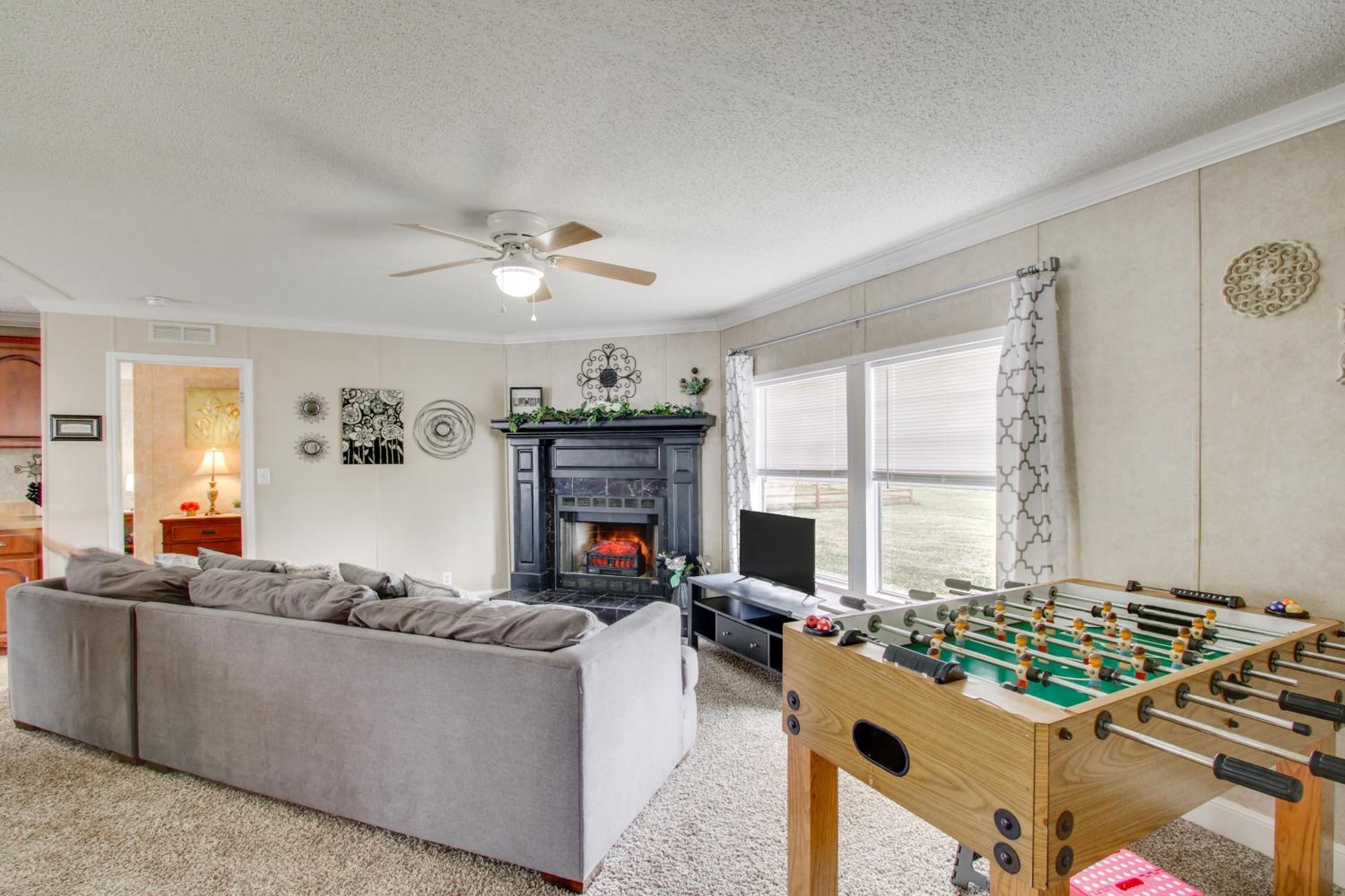 Quiet Family Home in Headland with Games and Yard