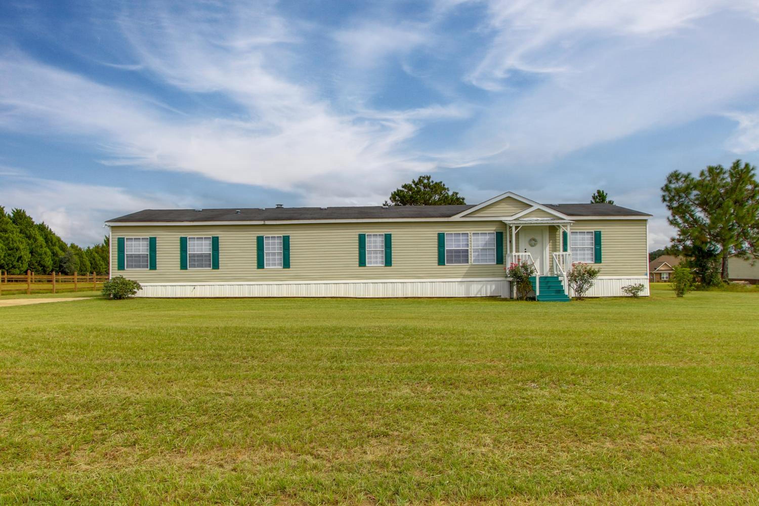 Quiet Family Home in Headland with Games and Yard