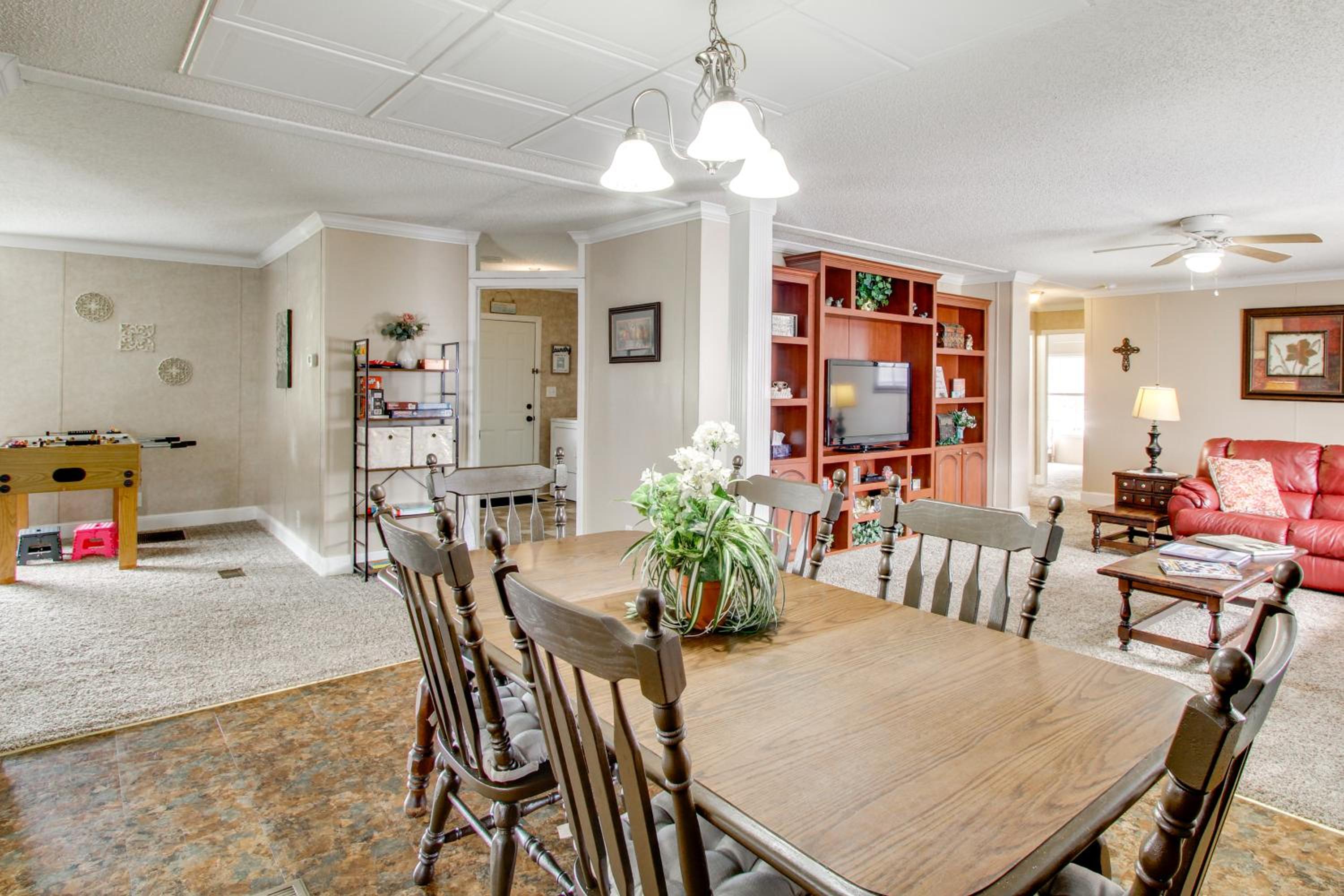 Quiet Family Home in Headland with Games and Yard
