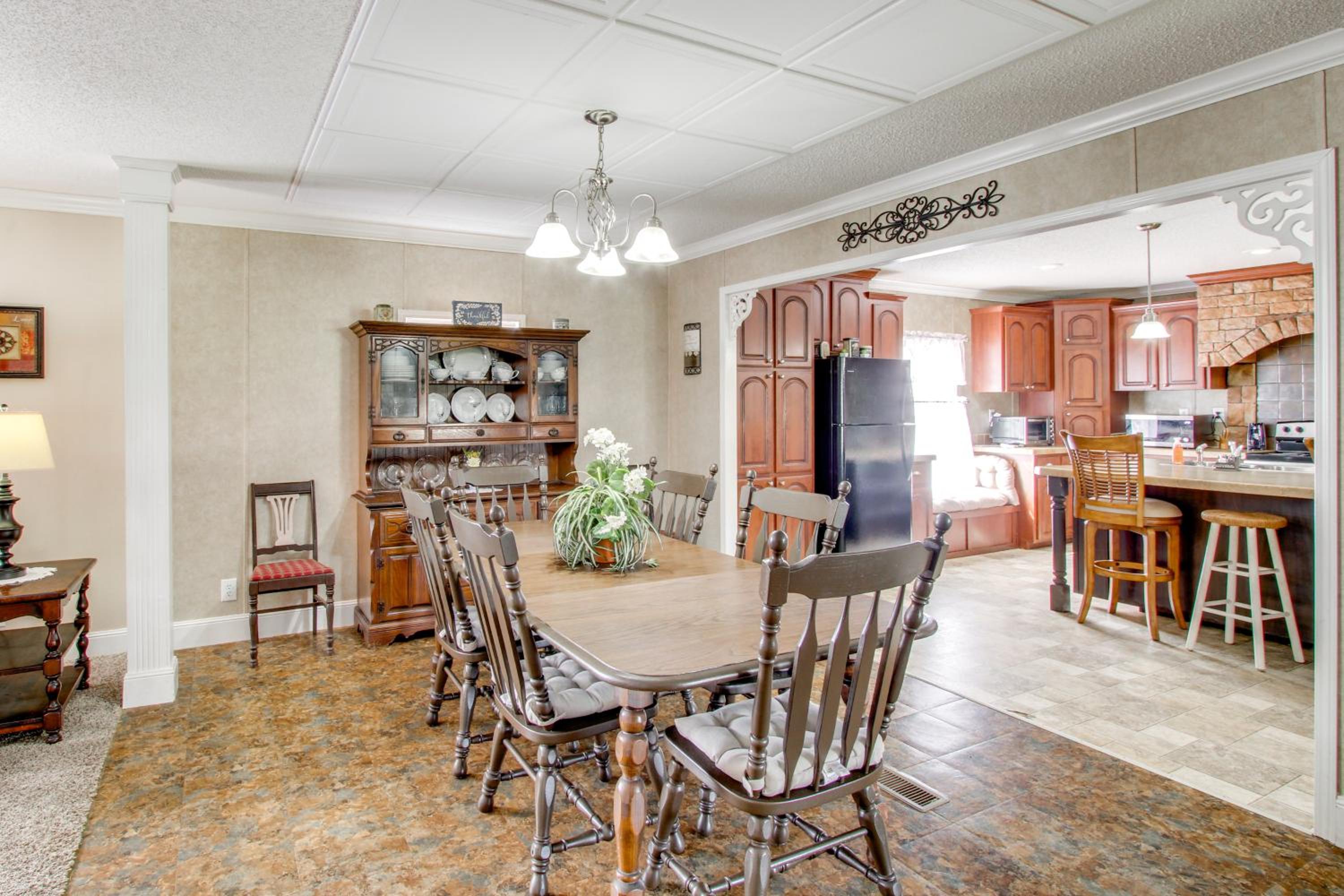 Quiet Family Home in Headland with Games and Yard