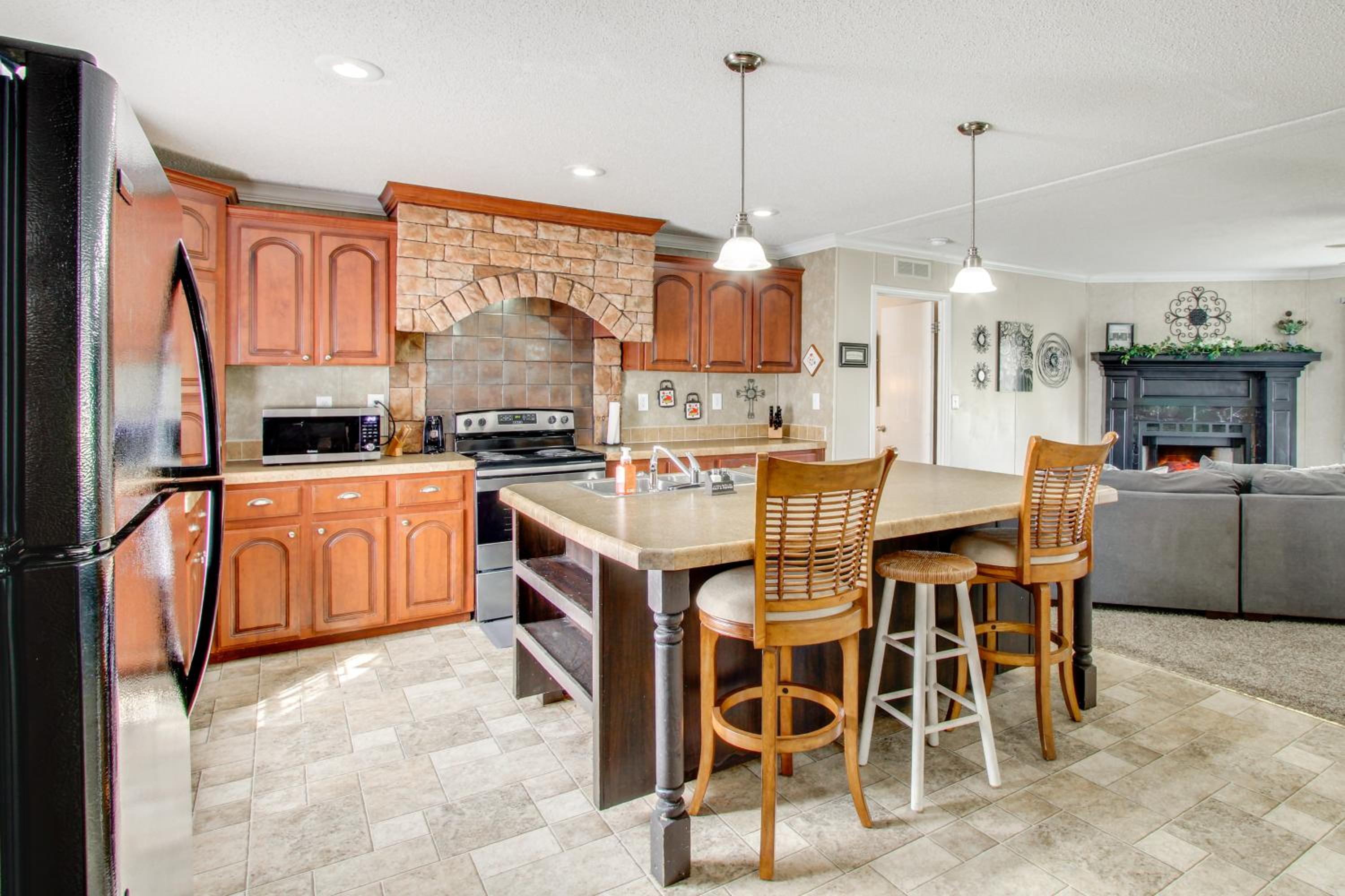 Quiet Family Home in Headland with Games and Yard