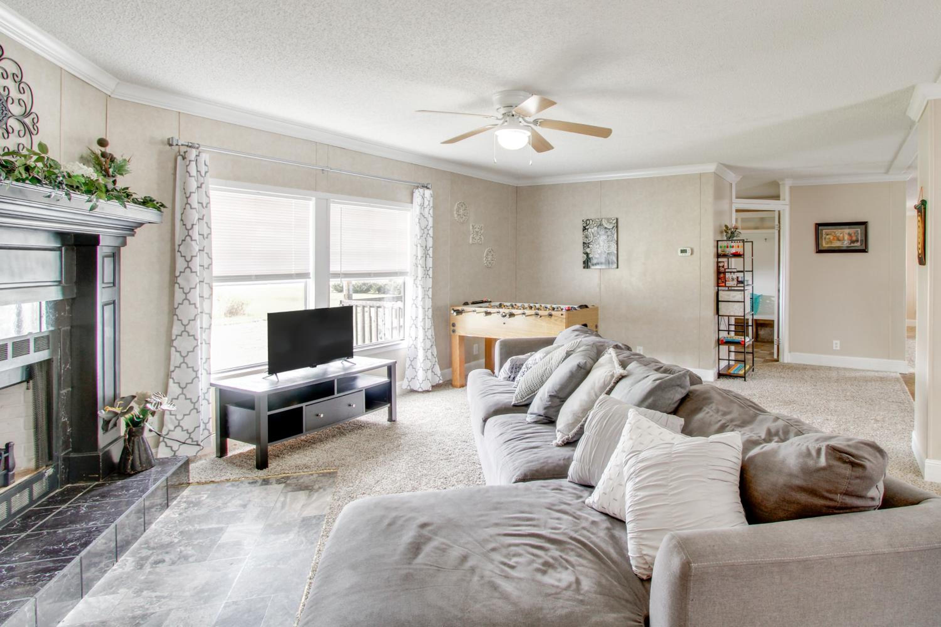 Quiet Family Home in Headland with Games and Yard