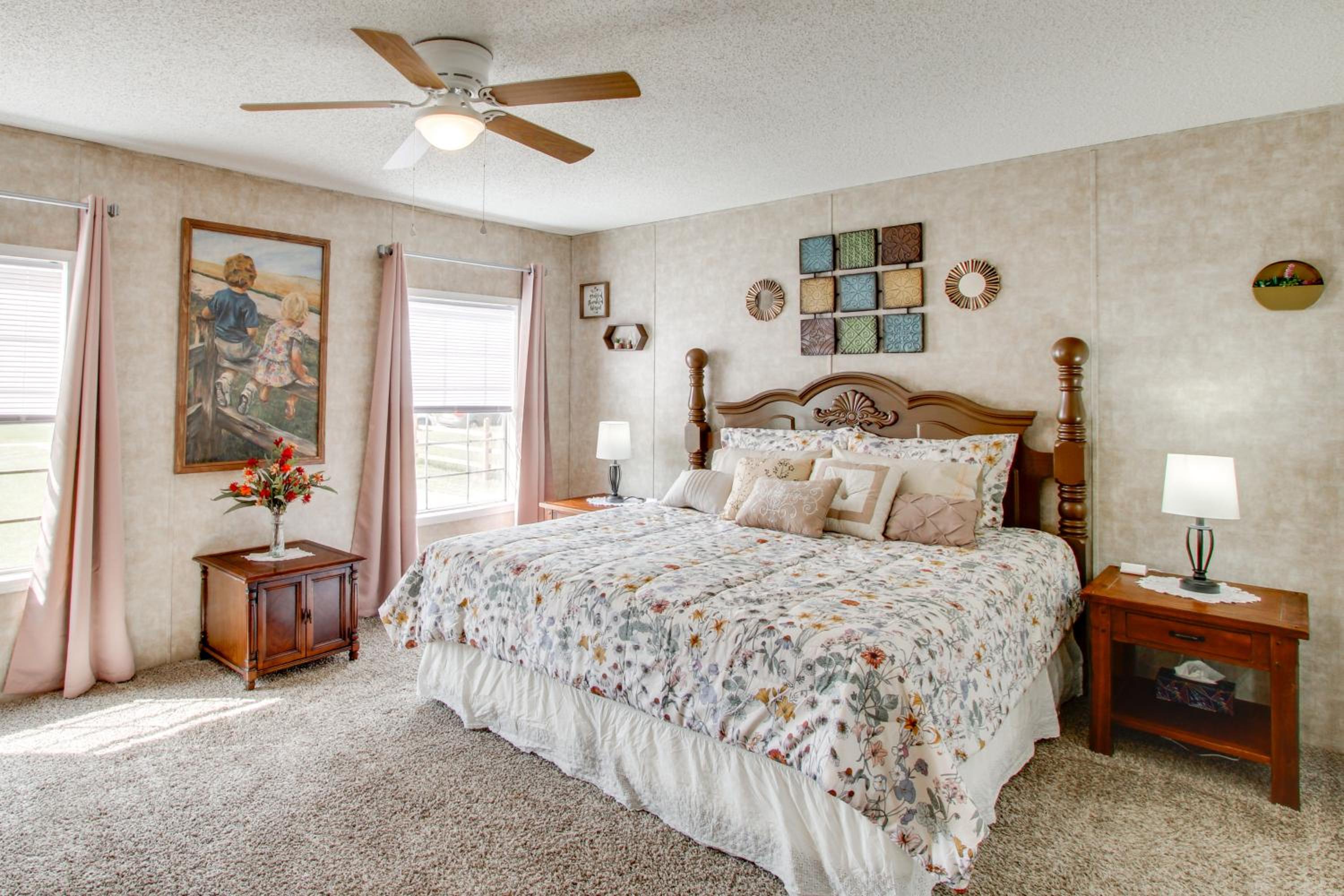 Quiet Family Home in Headland with Games and Yard