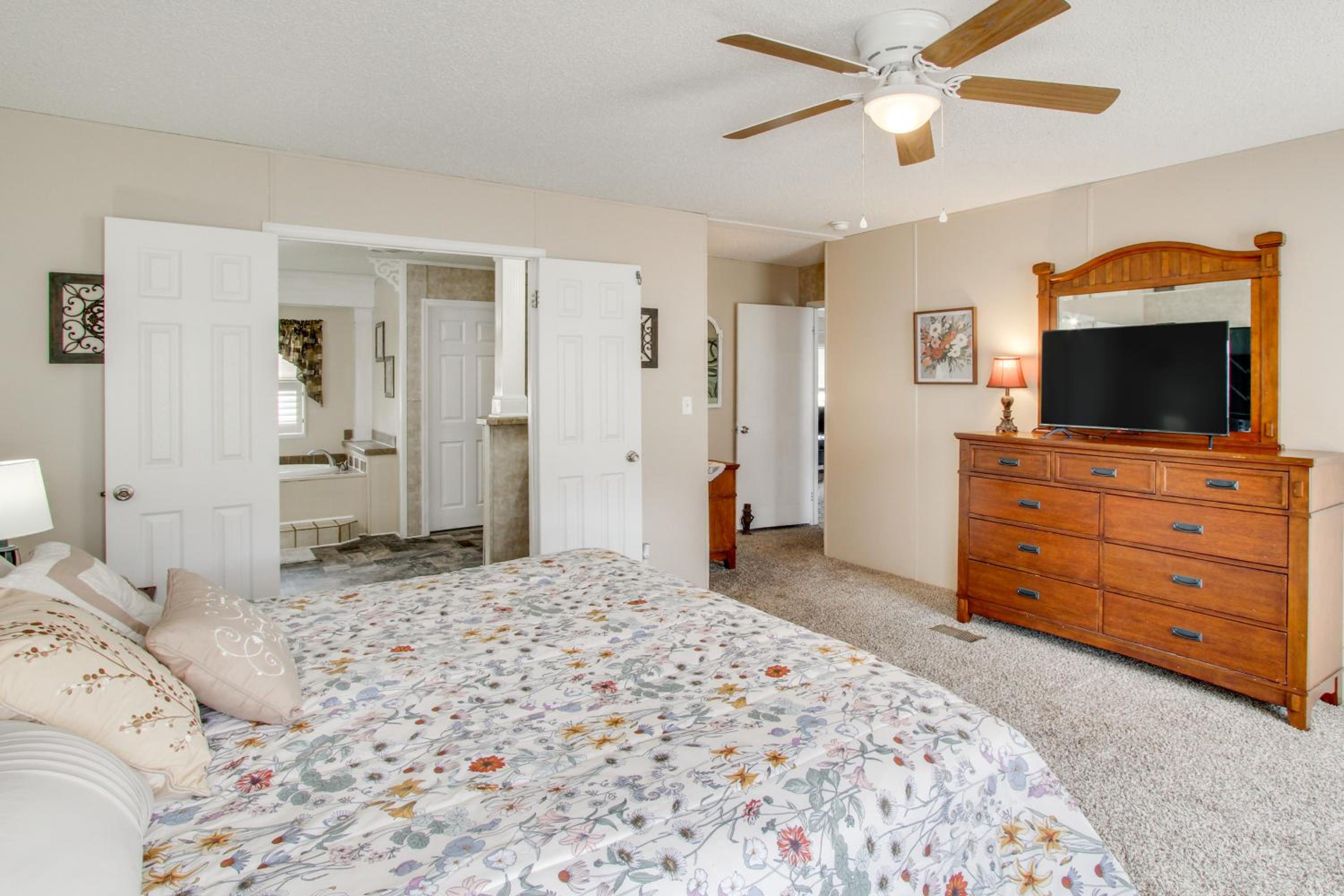 Quiet Family Home in Headland with Games and Yard