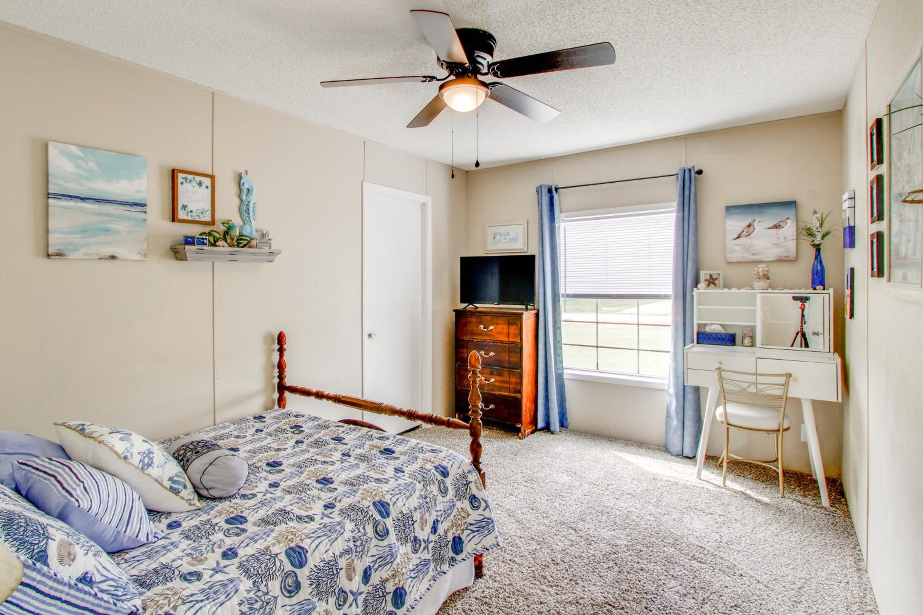 Quiet Family Home in Headland with Games and Yard
