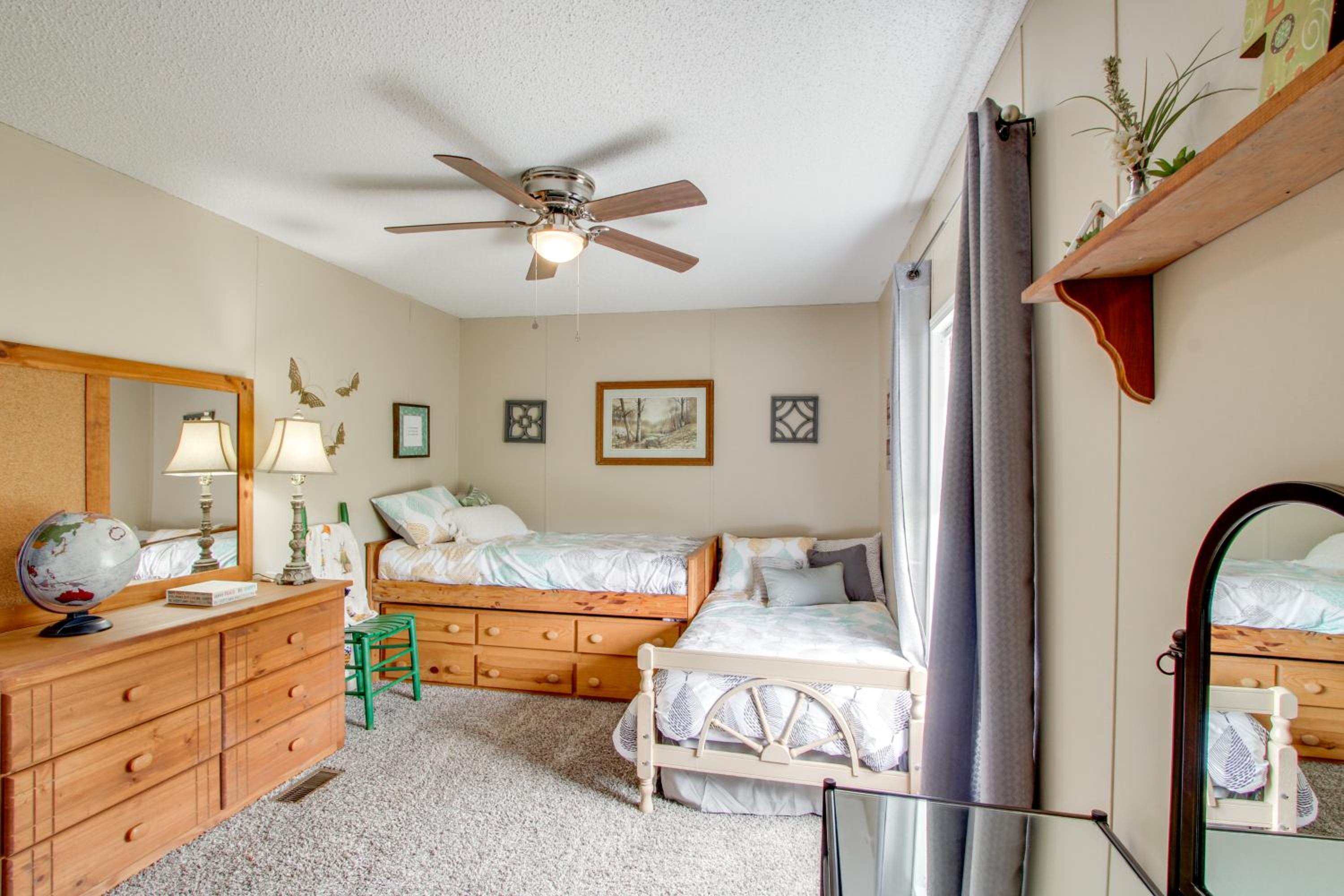 Quiet Family Home in Headland with Games and Yard