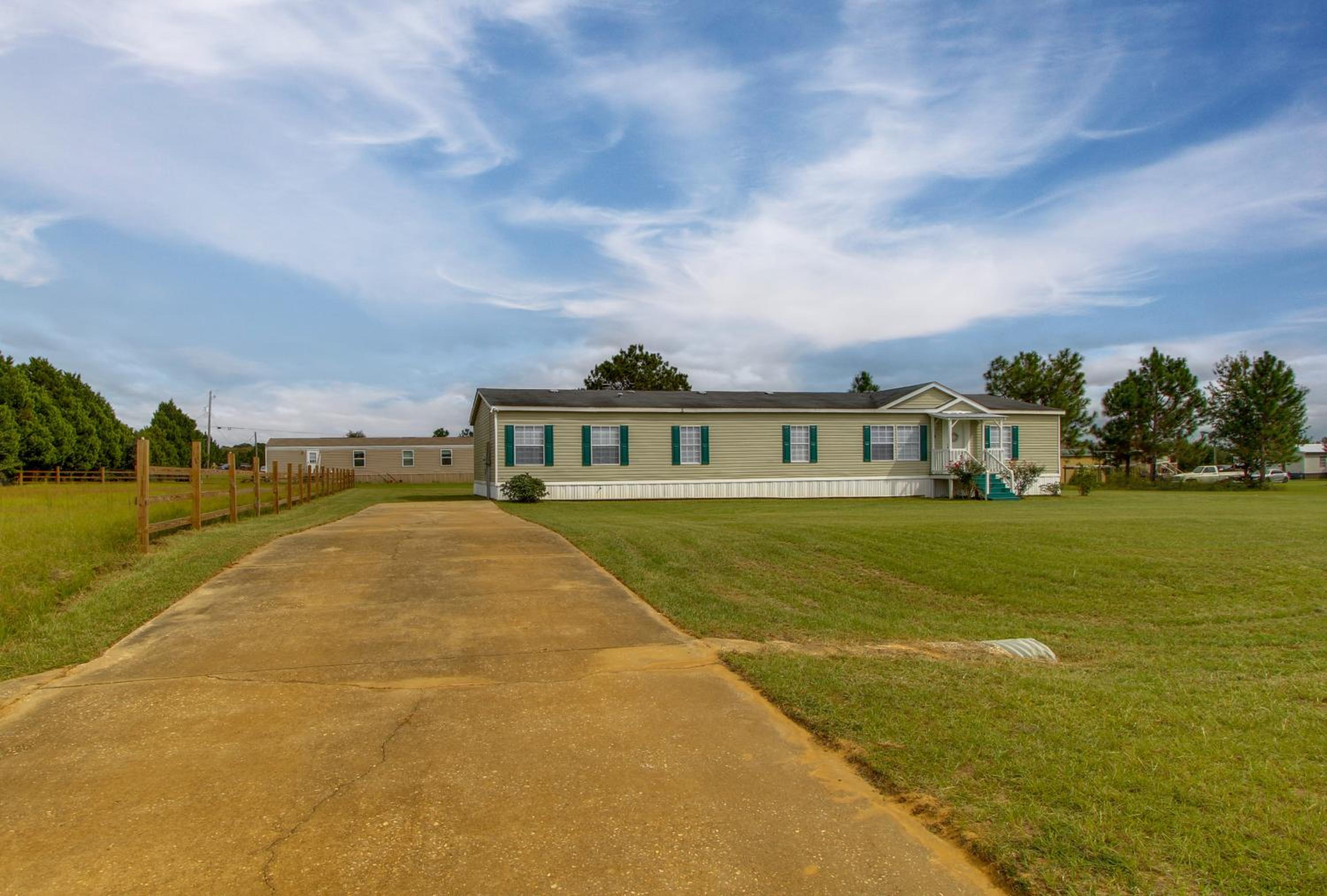 Quiet Family Home in Headland with Games and Yard