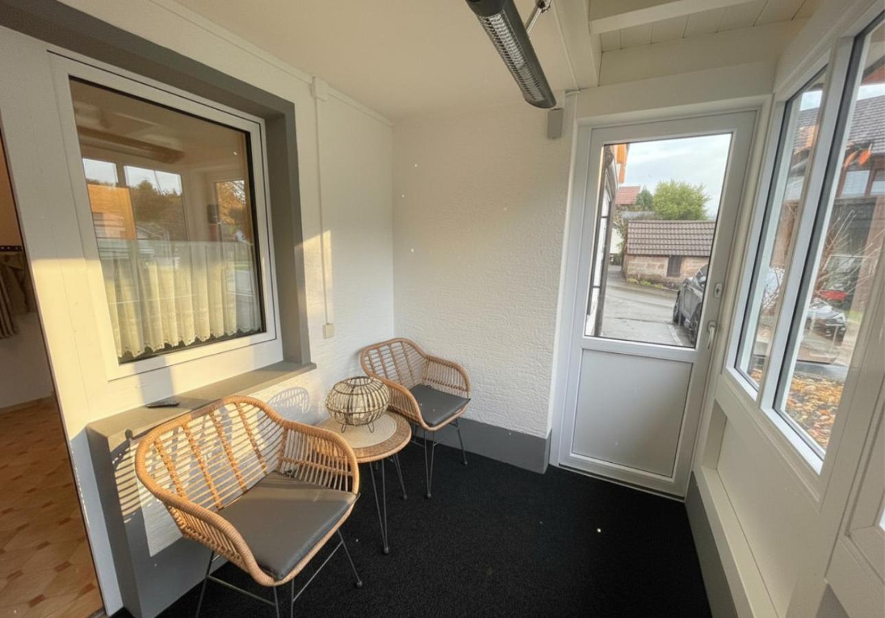 Rückzugsort mit Bergblick in Baiersbronn-Obertal - beheizter Wintergarten & kostenfreier Parkplatz - 70qm Ferienwohnung