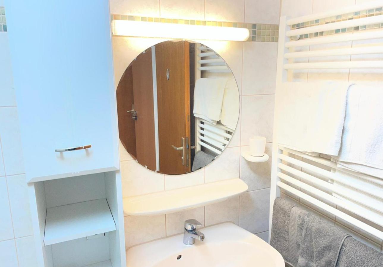 Rückzugsort mit Bergblick in Baiersbronn-Obertal - beheizter Wintergarten & kostenfreier Parkplatz - 70qm Ferienwohnung