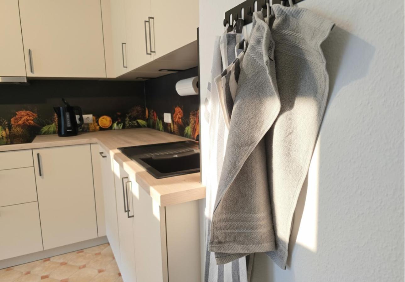 Rückzugsort mit Bergblick in Baiersbronn-Obertal - beheizter Wintergarten & kostenfreier Parkplatz - 70qm Ferienwohnung