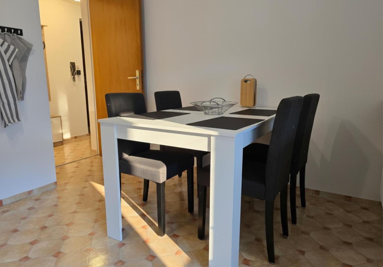 Rückzugsort mit Bergblick in Baiersbronn-Obertal - beheizter Wintergarten & kostenfreier Parkplatz - 70qm Ferienwohnung