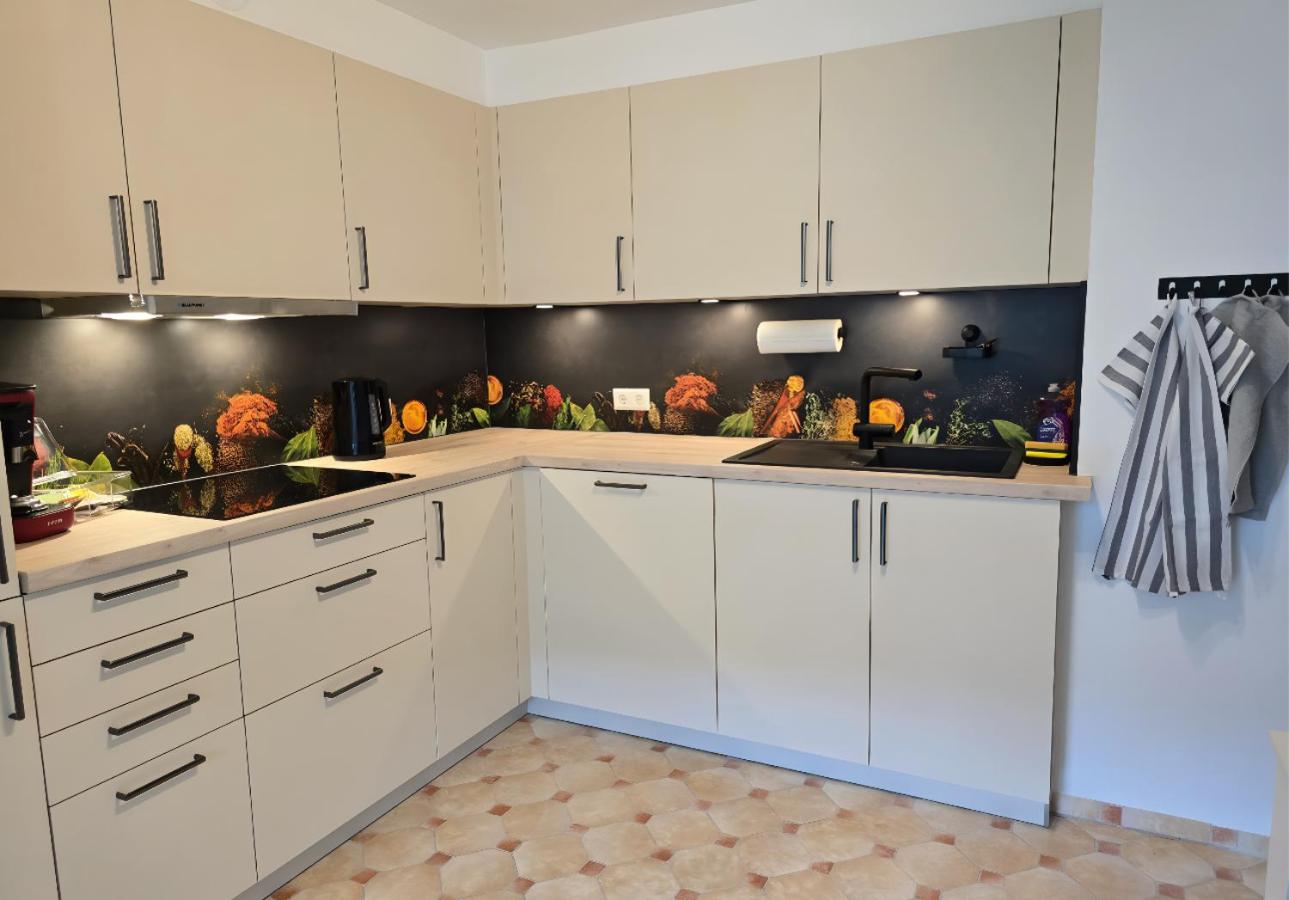 Rückzugsort mit Bergblick in Baiersbronn-Obertal - beheizter Wintergarten & kostenfreier Parkplatz - 70qm Ferienwohnung