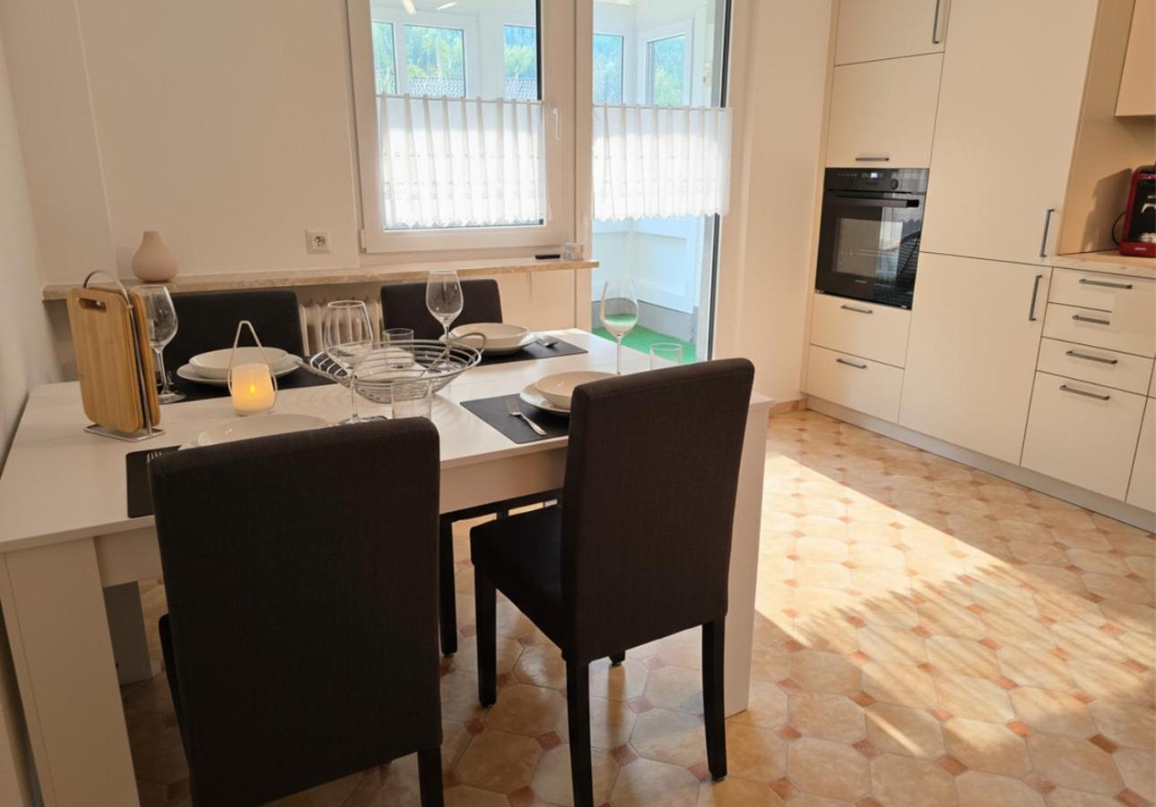 Rückzugsort mit Bergblick in Baiersbronn-Obertal - beheizter Wintergarten & kostenfreier Parkplatz - 70qm Ferienwohnung