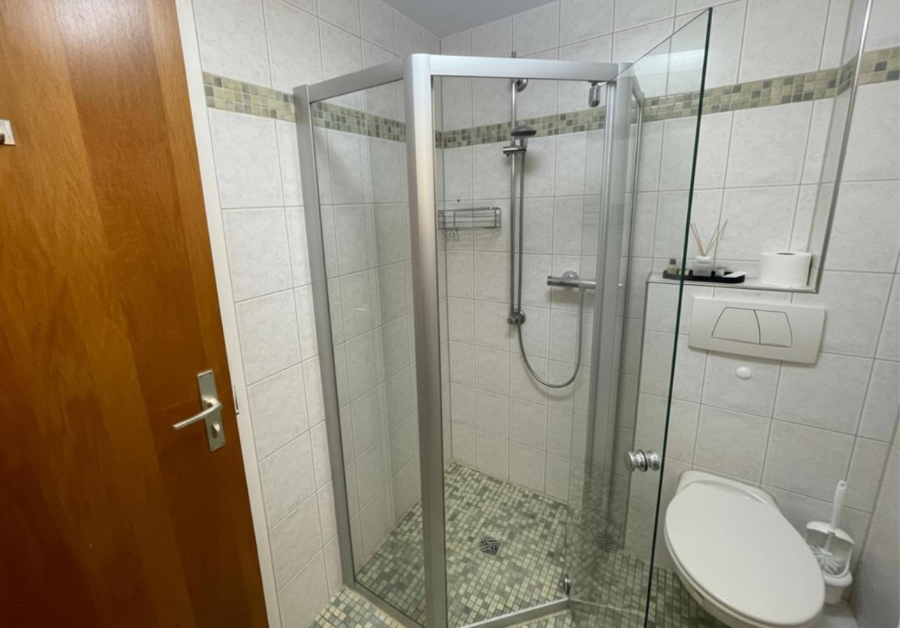 Rückzugsort mit Bergblick in Baiersbronn-Obertal - beheizter Wintergarten & kostenfreier Parkplatz - 70qm Ferienwohnung