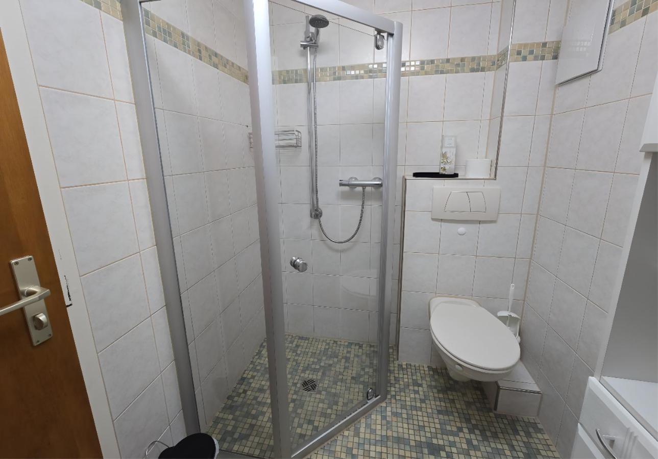 Rückzugsort mit Bergblick in Baiersbronn-Obertal - beheizter Wintergarten & kostenfreier Parkplatz - 70qm Ferienwohnung