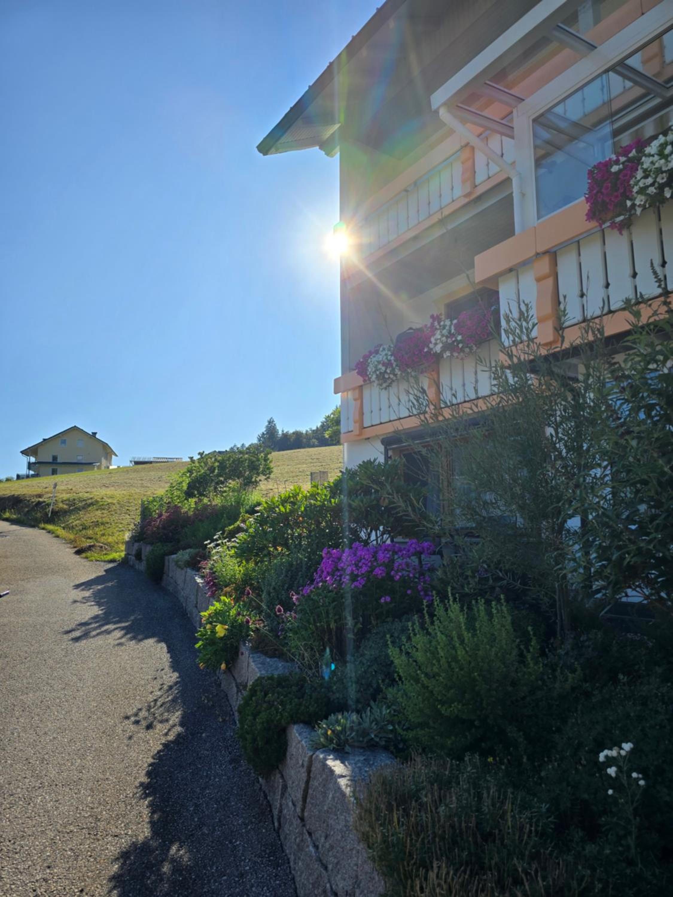 Rückzugsort mit Bergblick in Baiersbronn-Obertal - beheizter Wintergarten & kostenfreier Parkplatz - 70qm Ferienwohnung