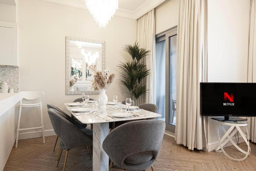 Damac Maison Mall Street! 2 Bedroom, 1-minute to Dubai Mall!