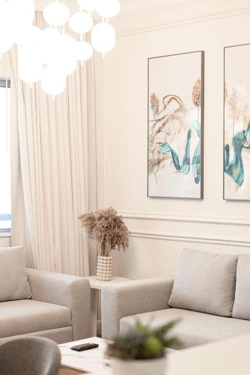 Damac Maison Mall Street! 2 Bedroom, 1-minute to Dubai Mall!