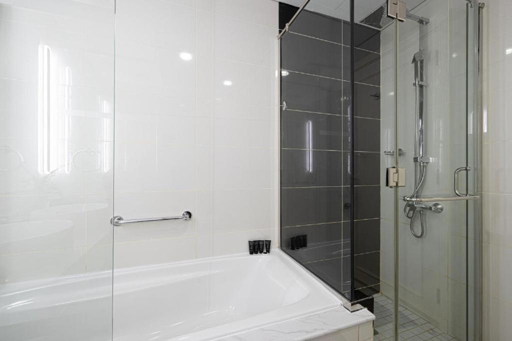 Damac Maison Mall Street! 2 Bedroom, 1-minute to Dubai Mall!