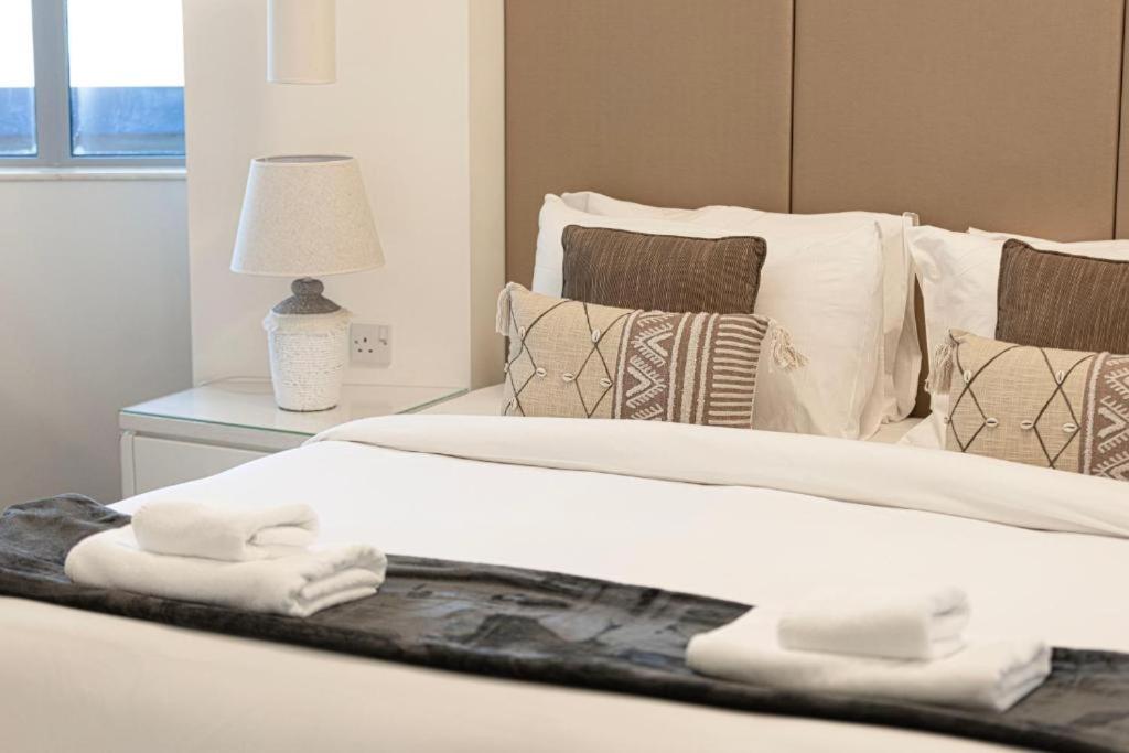 Damac Maison Mall Street! 2 Bedroom, 1-minute to Dubai Mall!