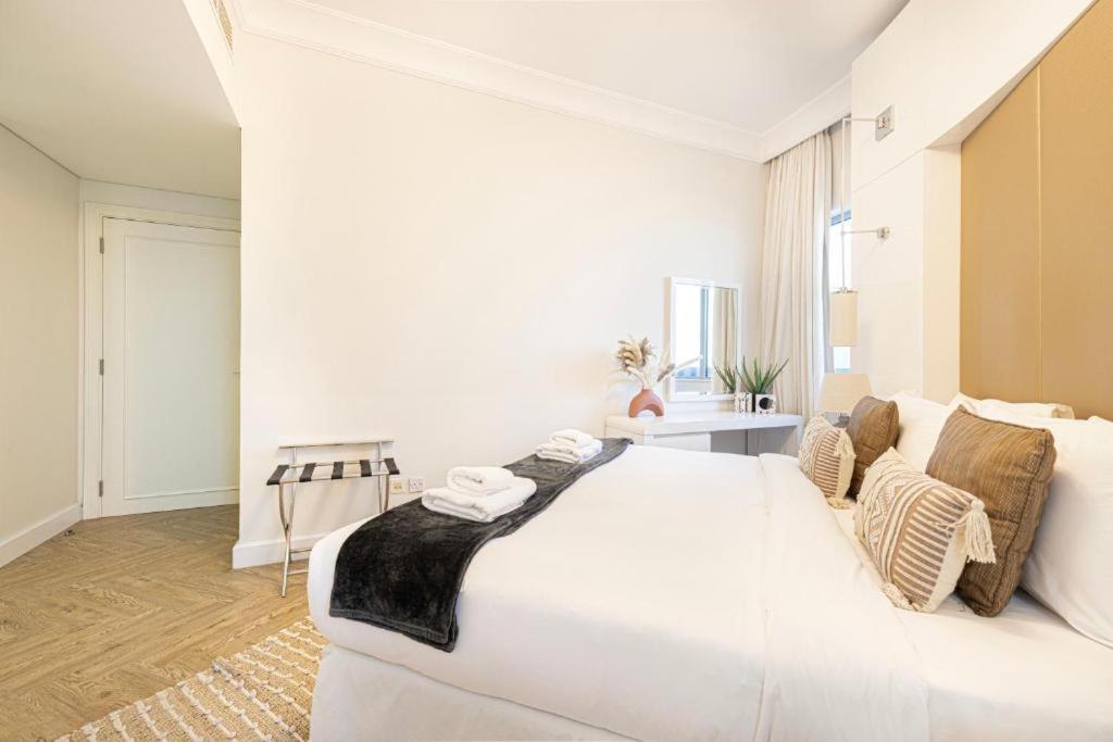 Damac Maison Mall Street! 2 Bedroom, 1-minute to Dubai Mall!