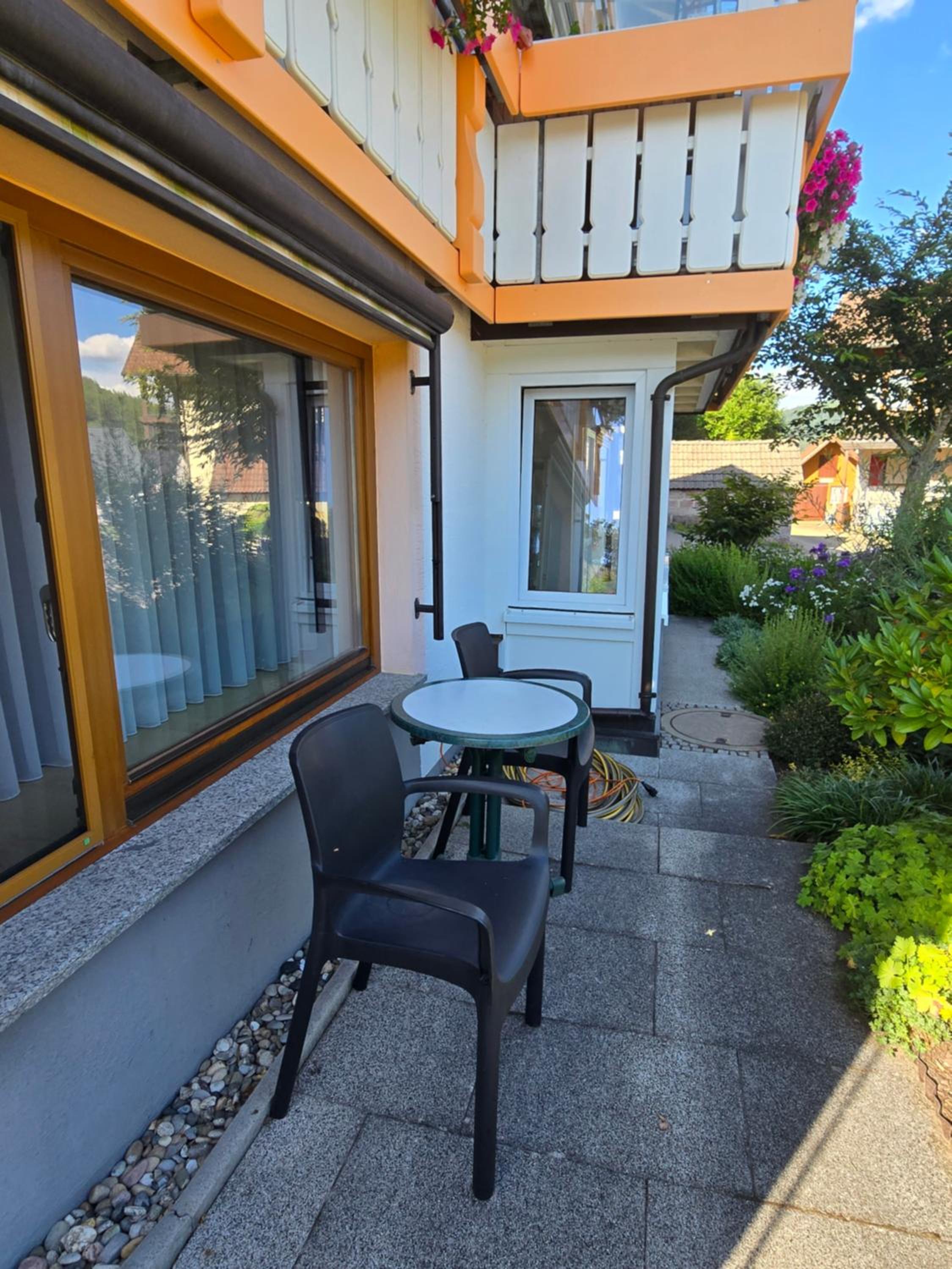 Rückzugsort mit Bergblick in Baiersbronn-Obertal - beheizter Wintergarten & kostenfreier Parkplatz - 70qm Ferienwohnung