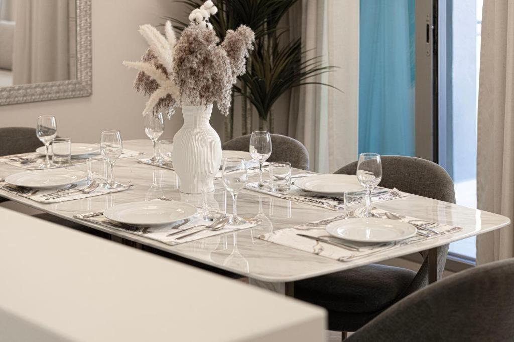 Damac Maison Mall Street! 2 Bedroom, 1-minute to Dubai Mall!