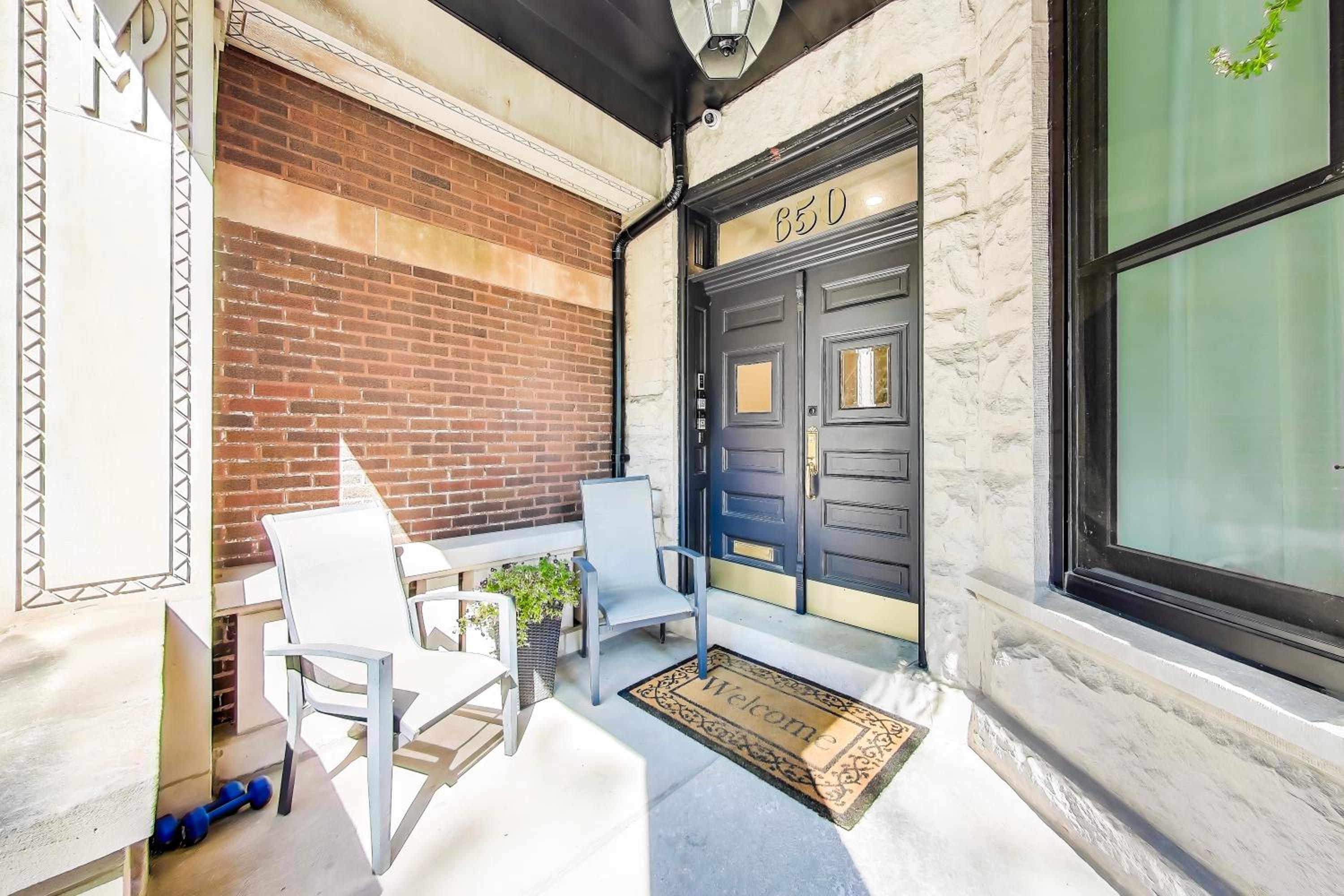 Luxurious Lincoln Park Home with Gourmet Kitchen