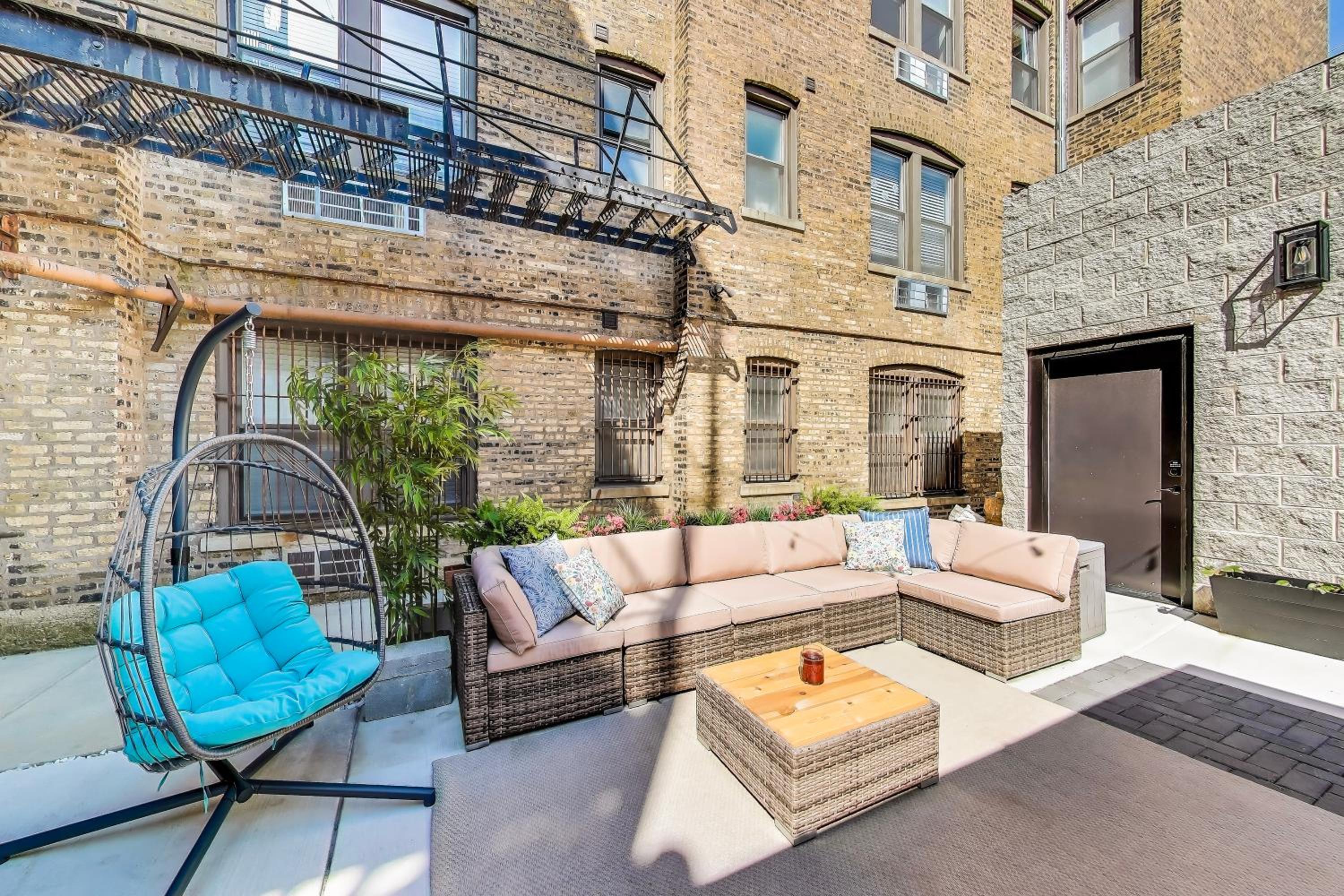Luxurious Lincoln Park Home with Gourmet Kitchen
