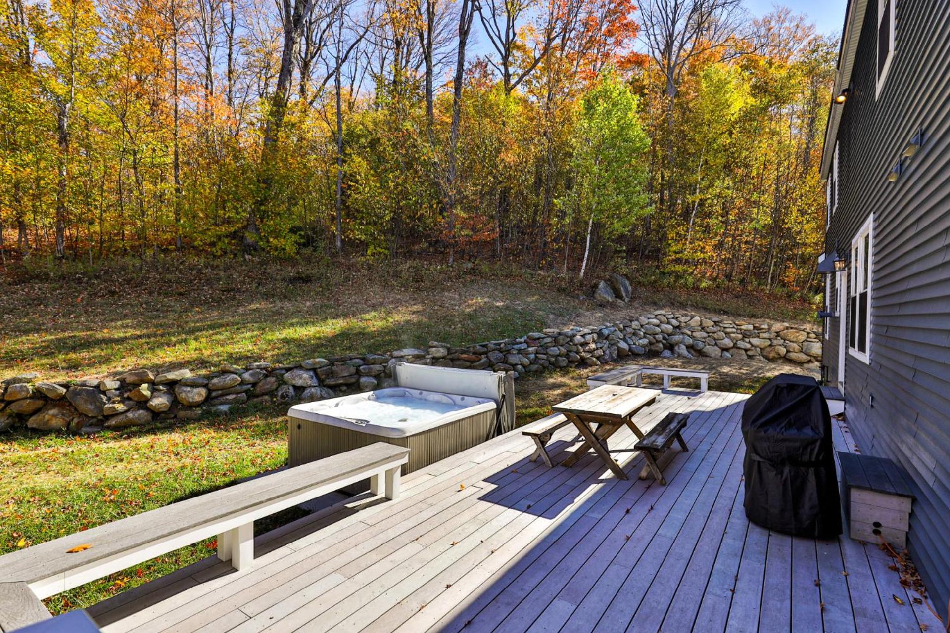 Big Boulder at Killington - Renovated Home with Hot Tub, Sauna, and Views