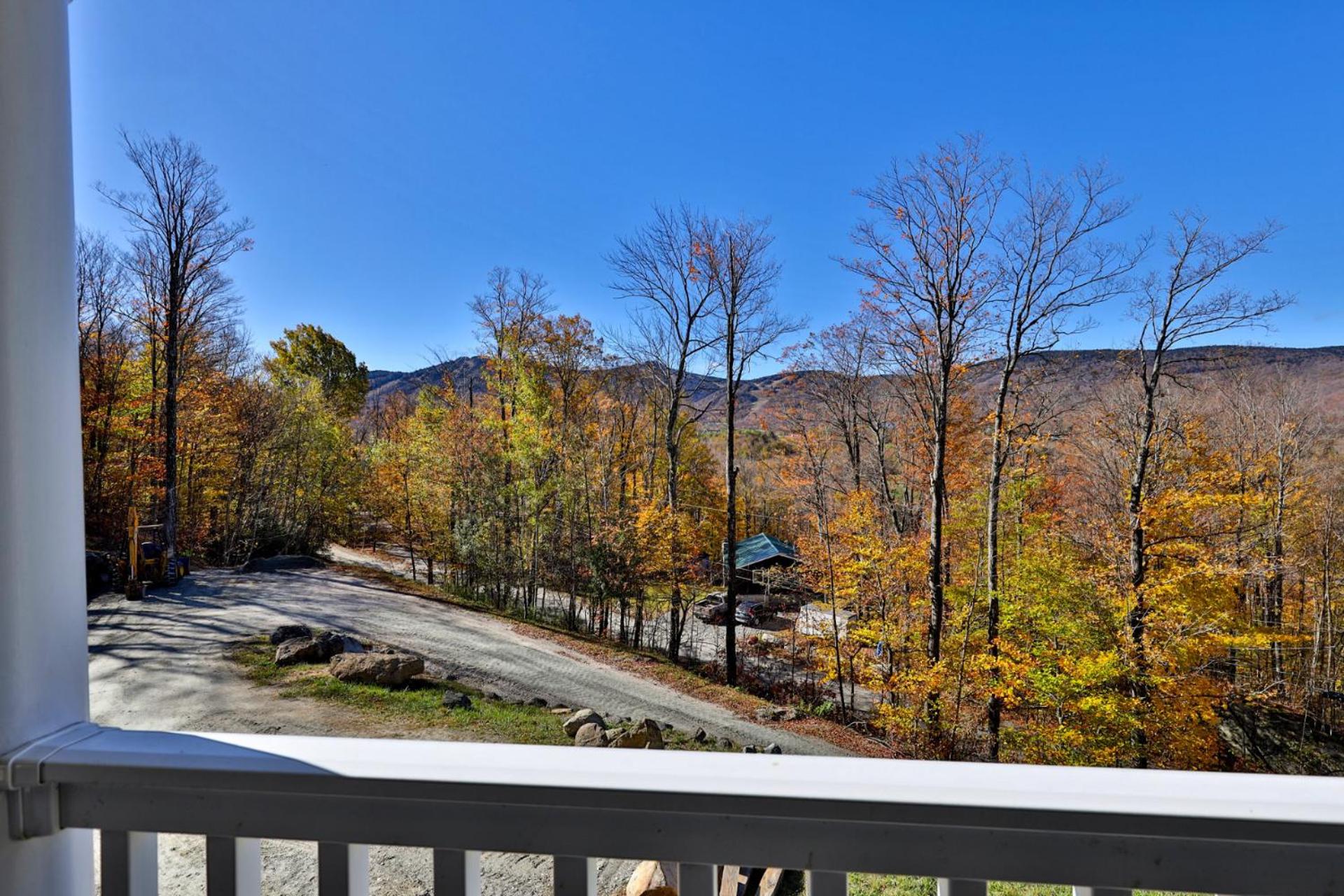 Big Boulder at Killington - Renovated Home with Hot Tub, Sauna, and Views