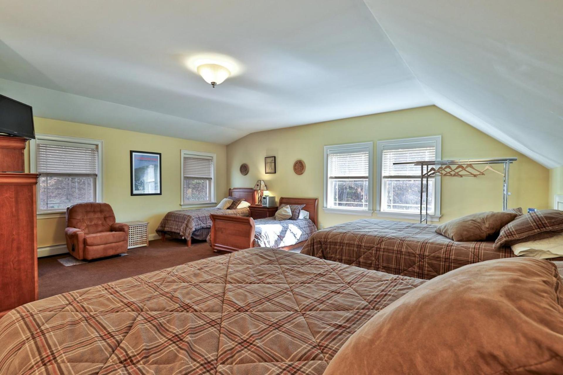 Big Boulder at Killington - Renovated Home with Hot Tub, Sauna, and Views