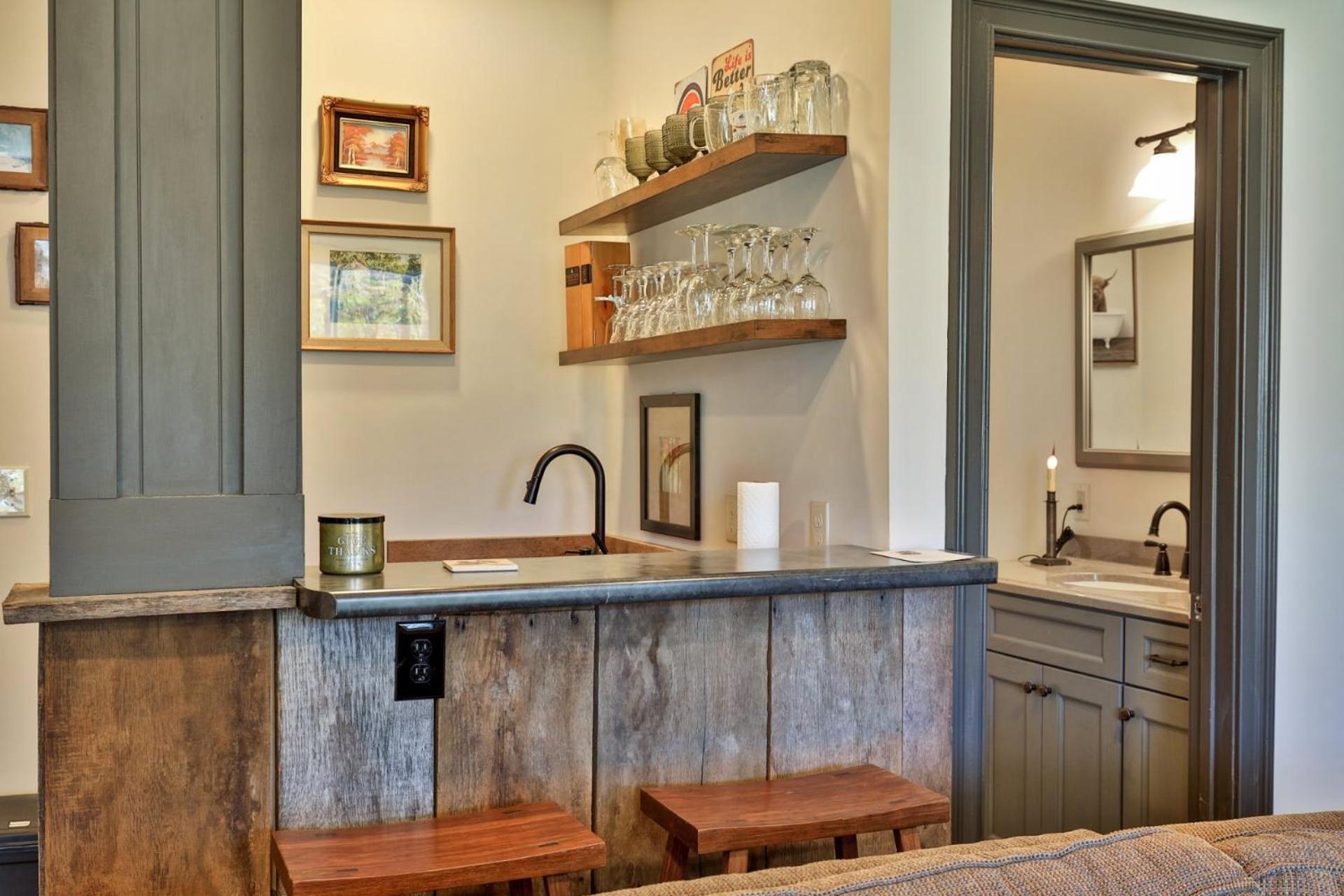 Big Boulder at Killington - Renovated Home with Hot Tub, Sauna, and Views