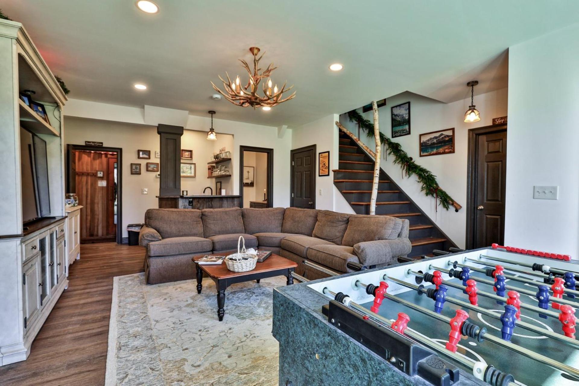 Big Boulder at Killington - Renovated Home with Hot Tub, Sauna, and Views