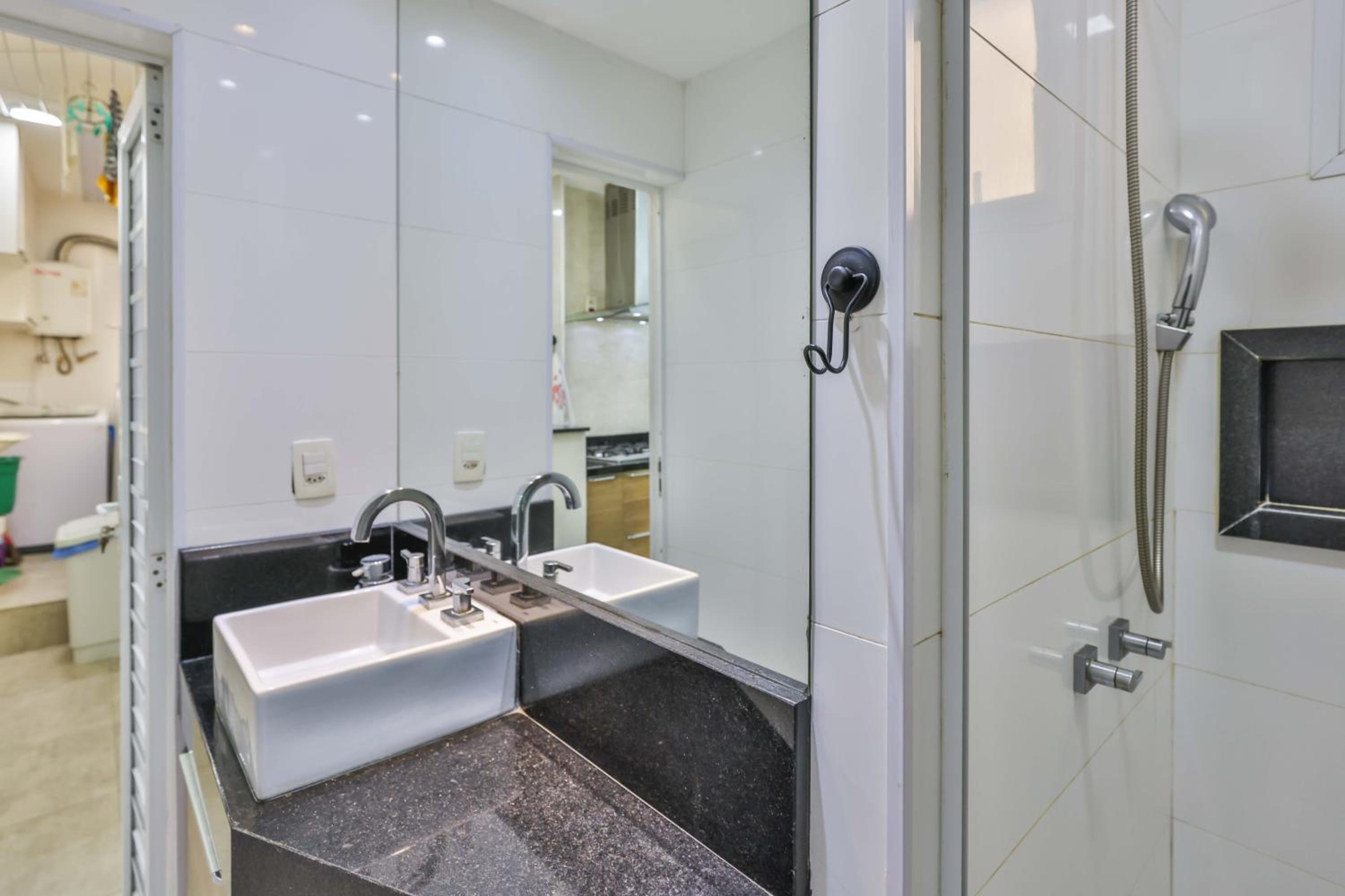 Luxurious Copacabana - 5 mins away to the beach!