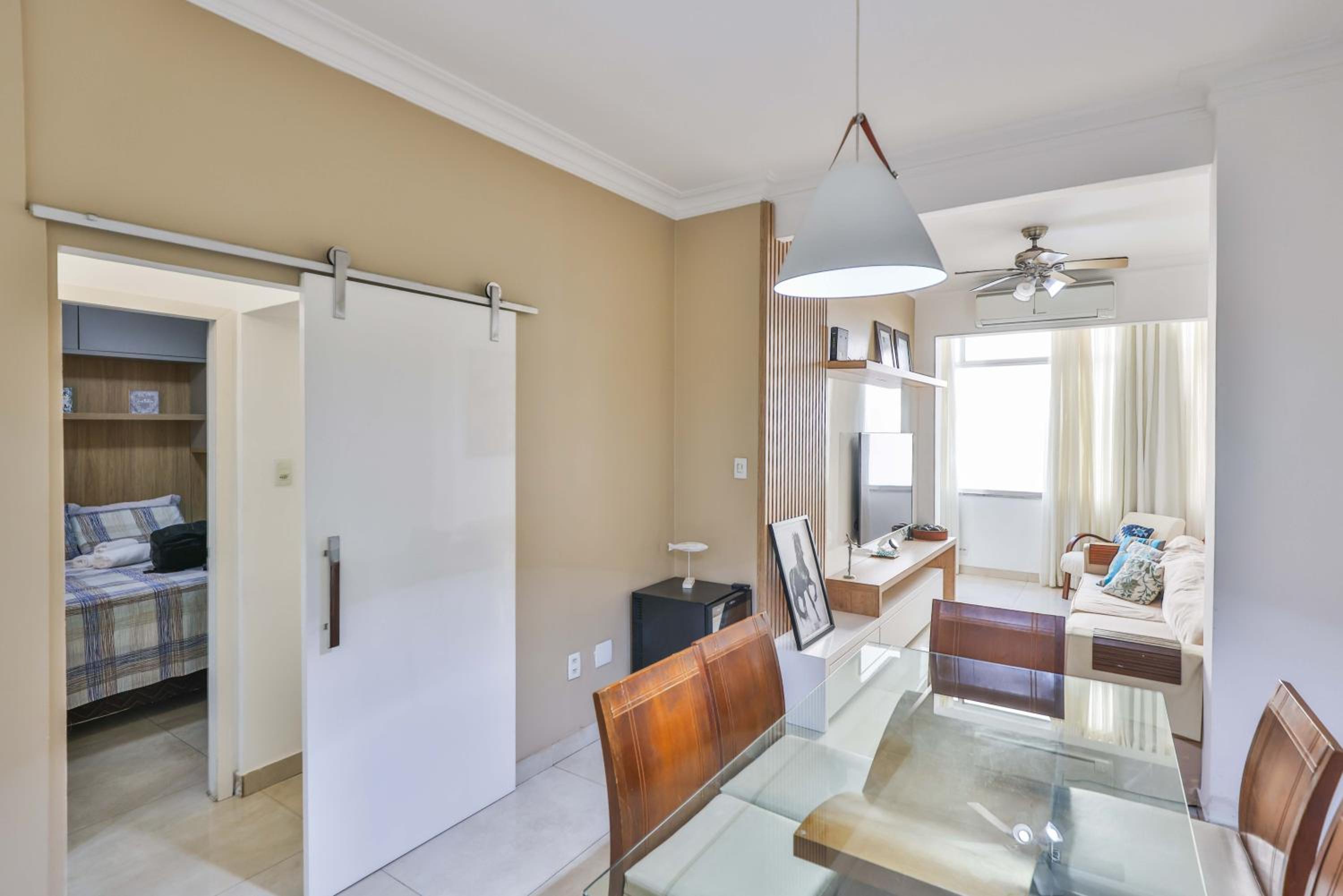 Luxurious Copacabana - 5 mins away to the beach!