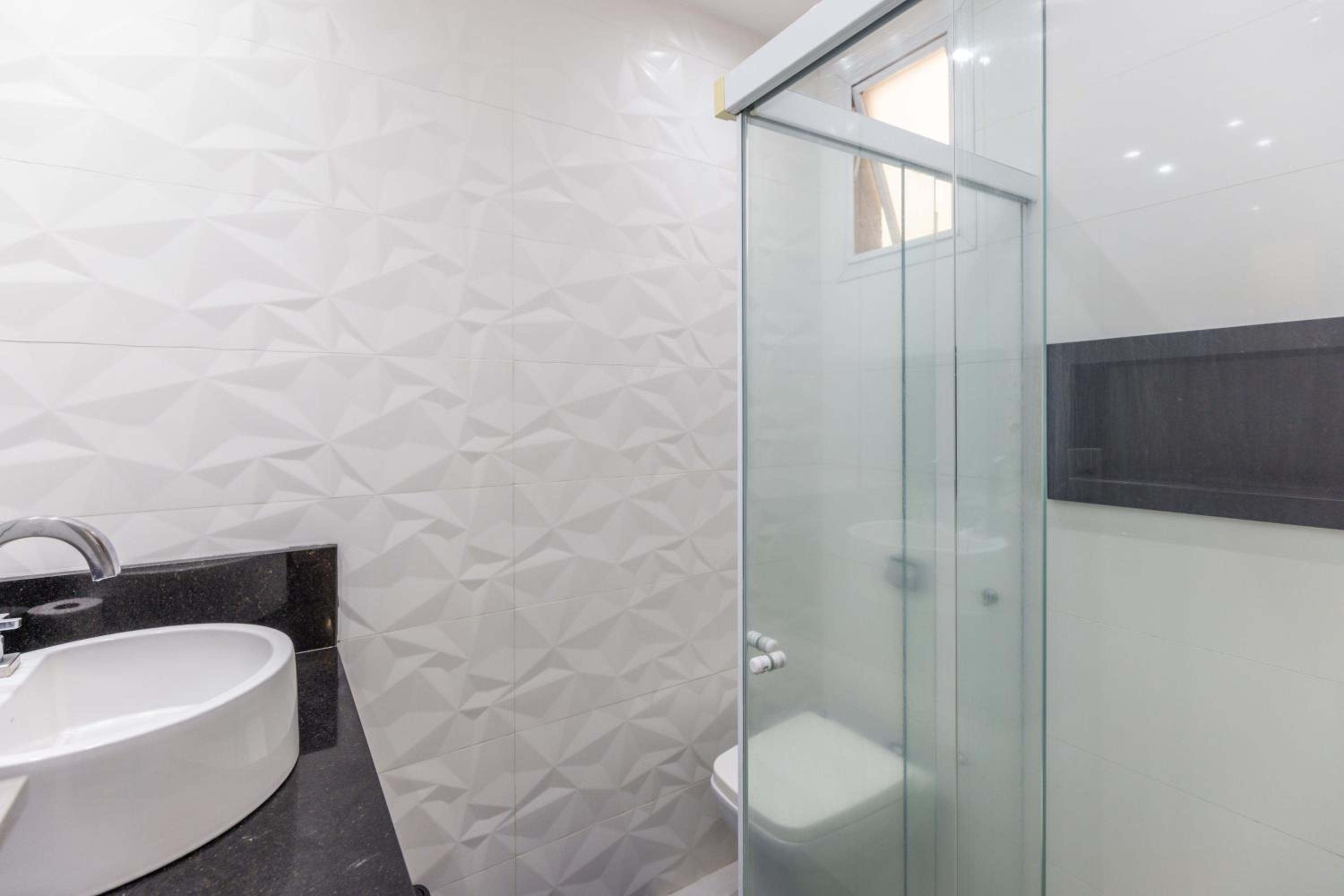 Luxurious Copacabana - 5 mins away to the beach!