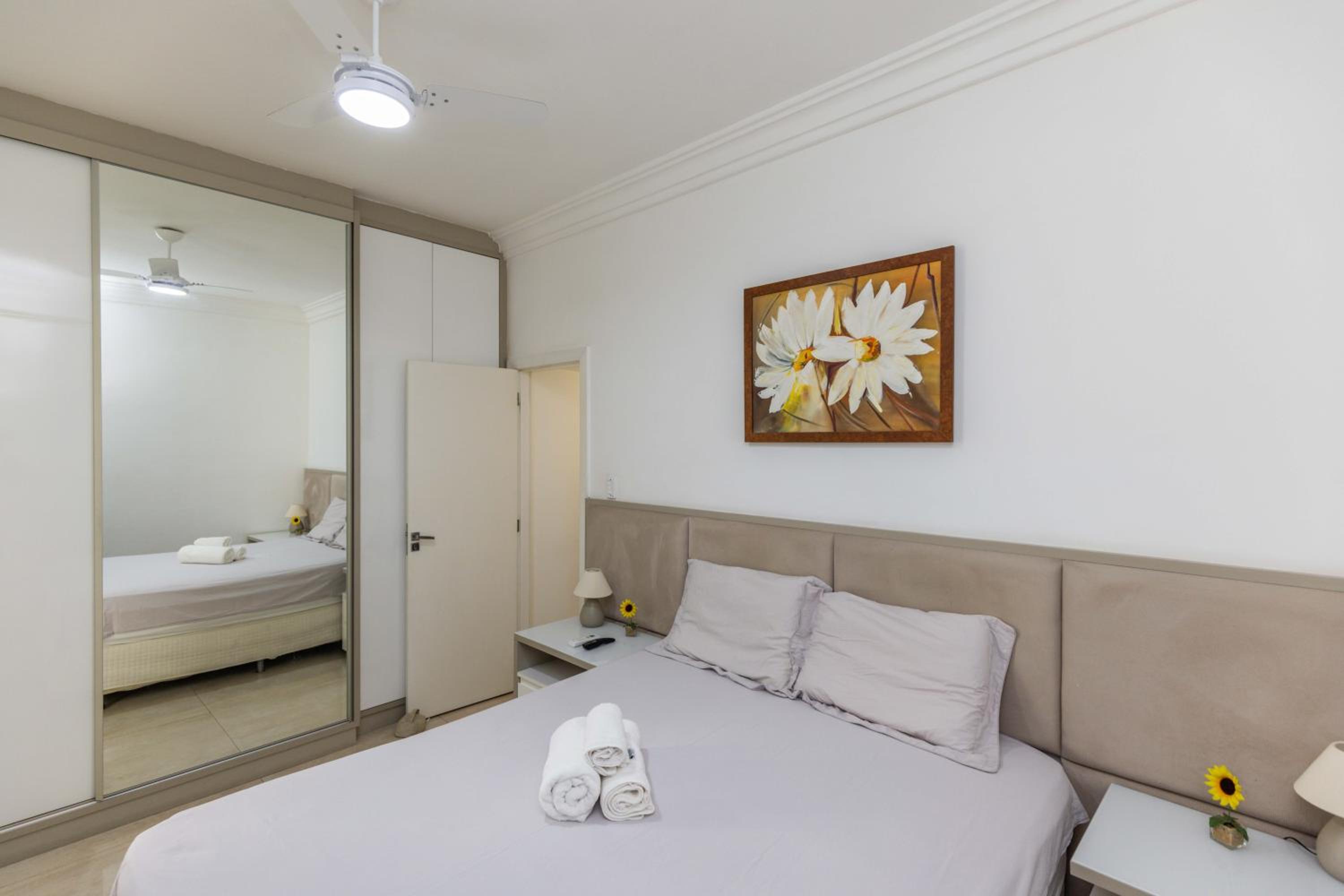 Luxurious Copacabana - 5 mins away to the beach!