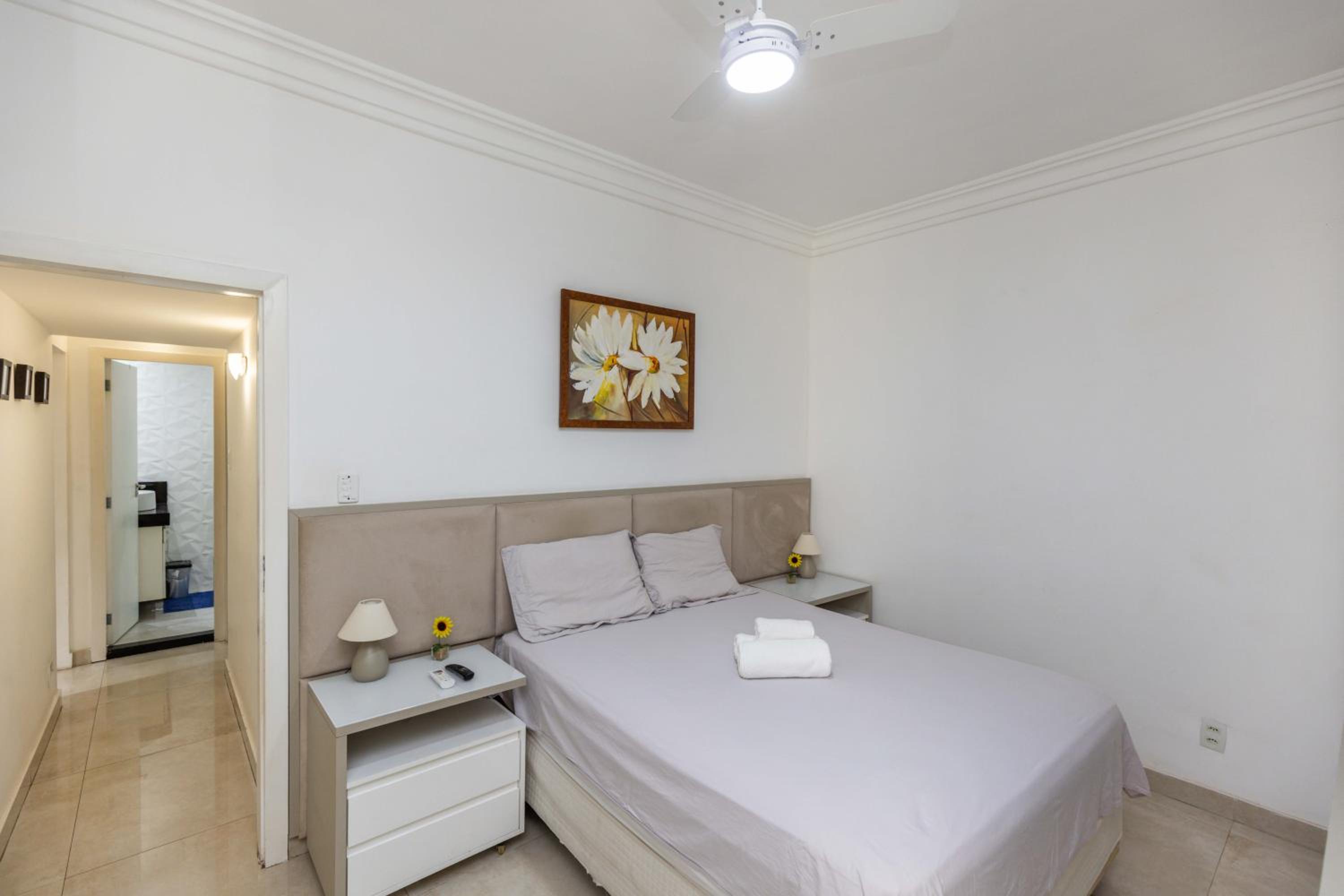Luxurious Copacabana - 5 mins away to the beach!
