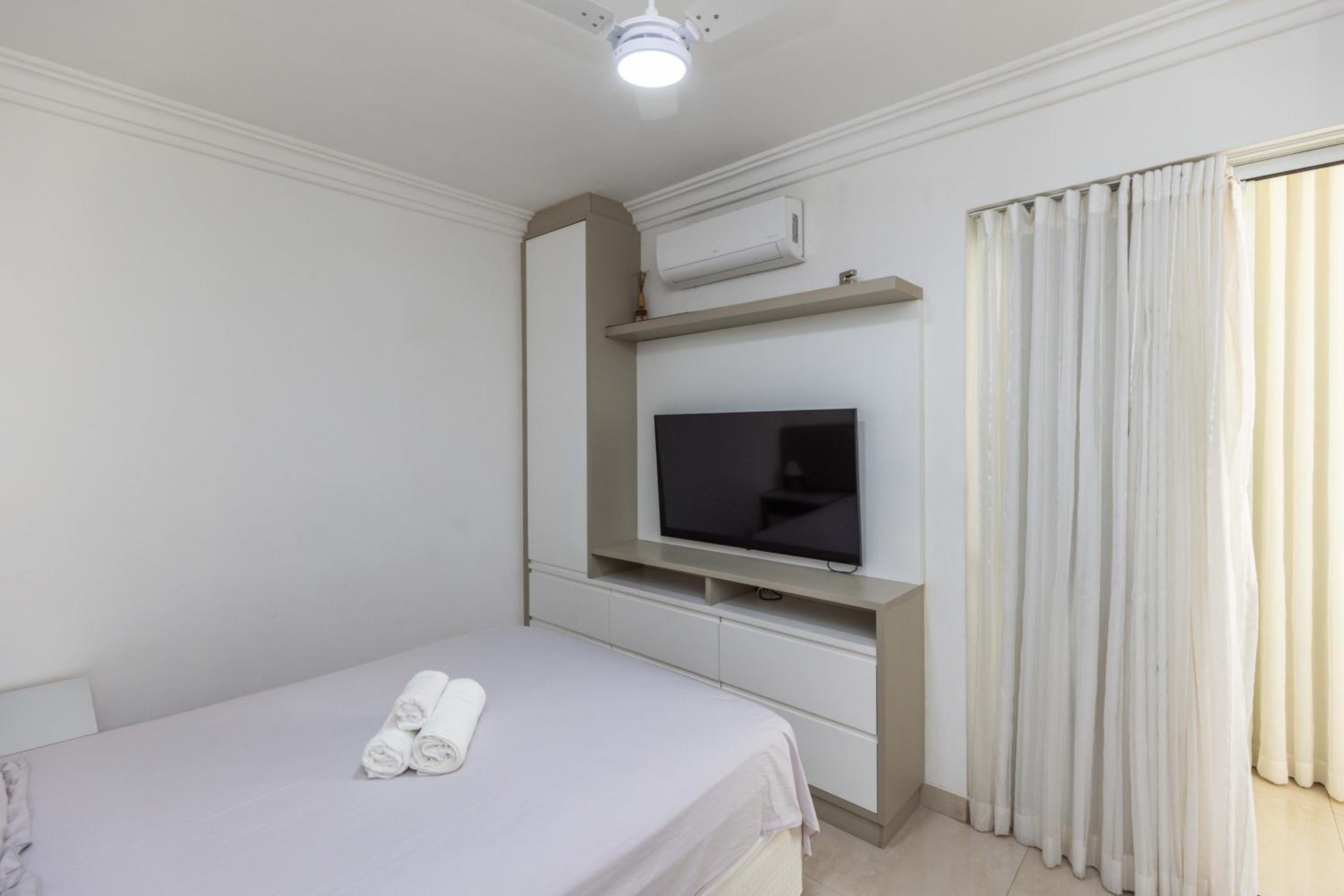 Luxurious Copacabana - 5 mins away to the beach!