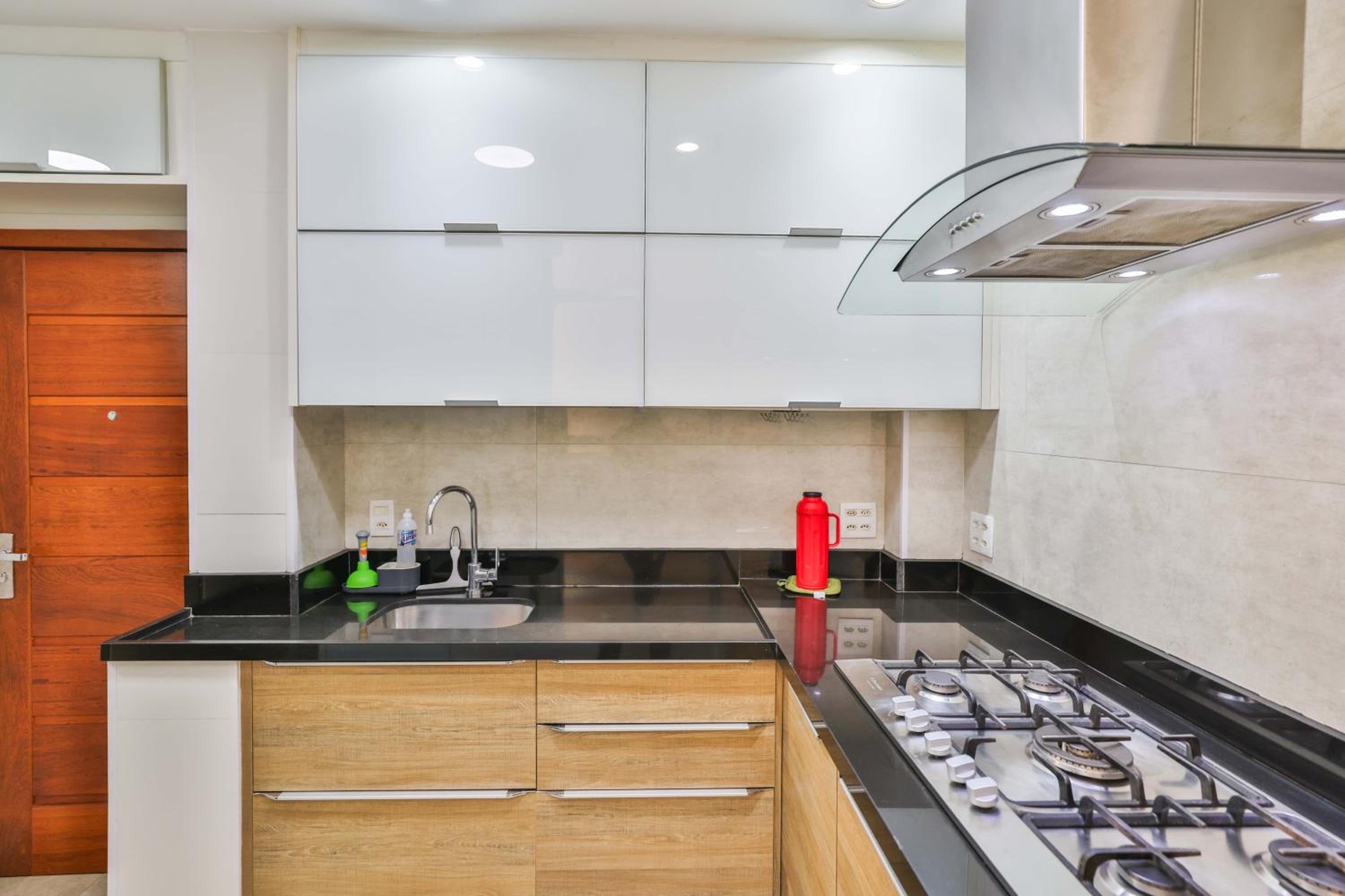 Luxurious Copacabana - 5 mins away to the beach!