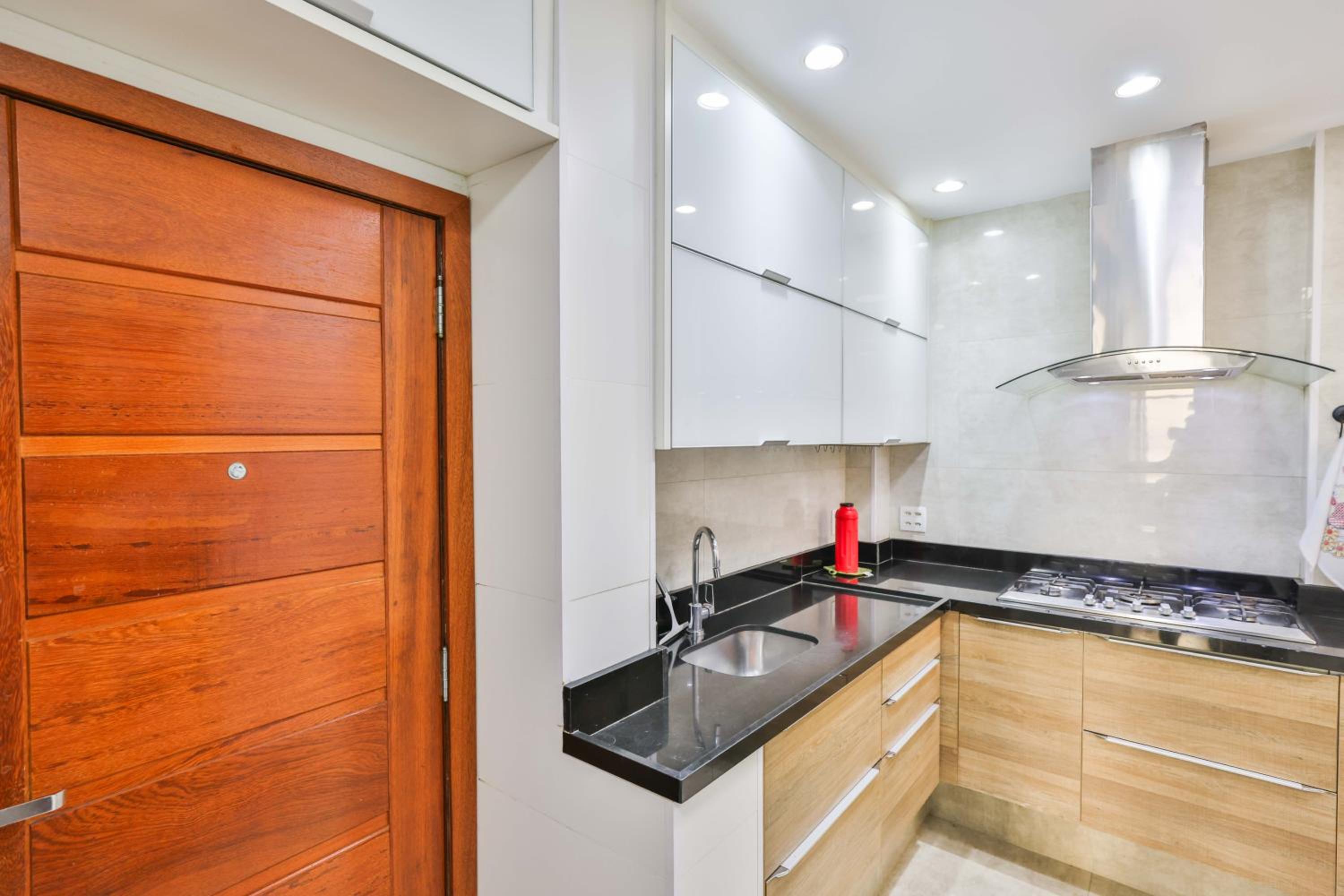 Luxurious Copacabana - 5 mins away to the beach!