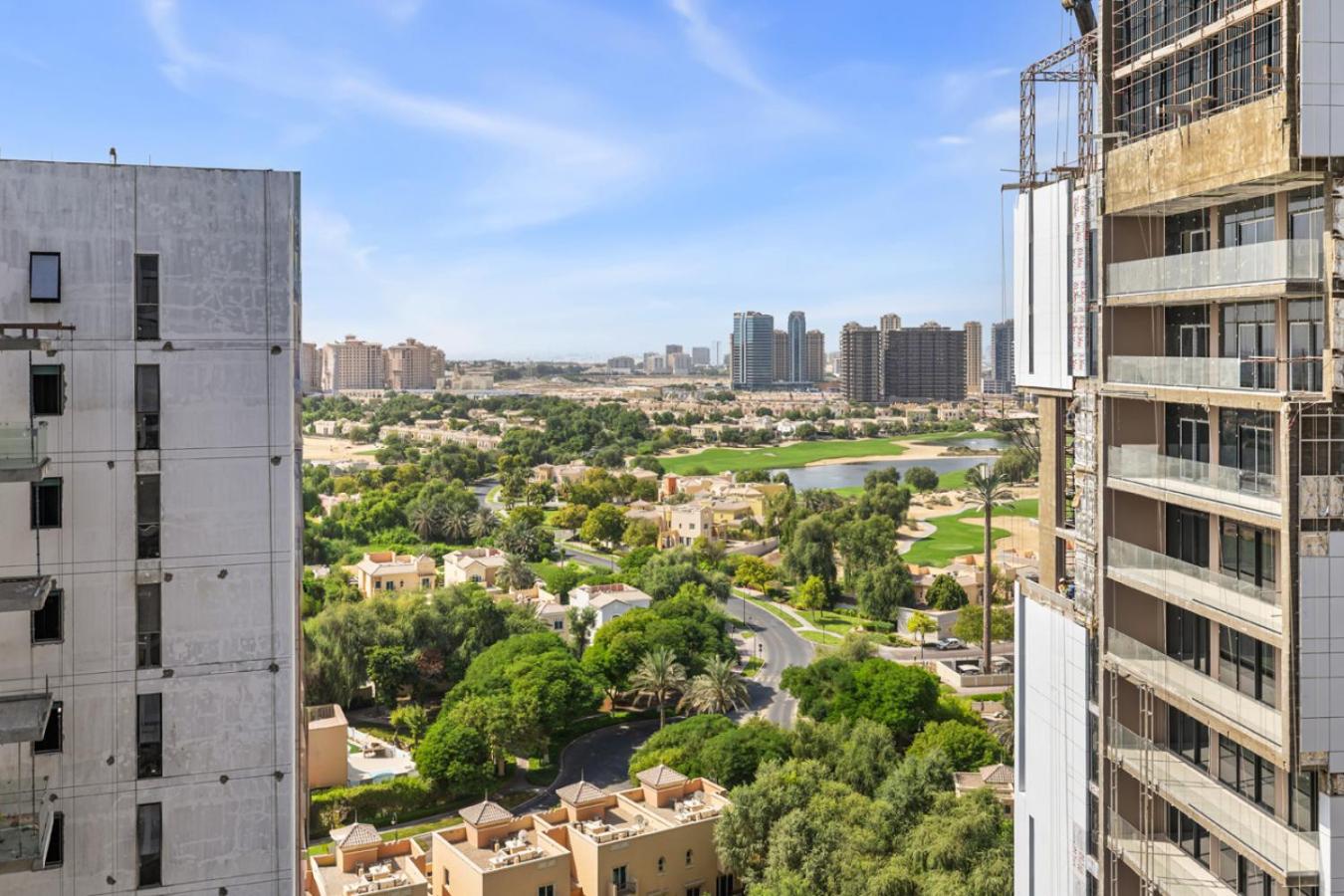New 1BR with Rooftop Pool and Amazing View