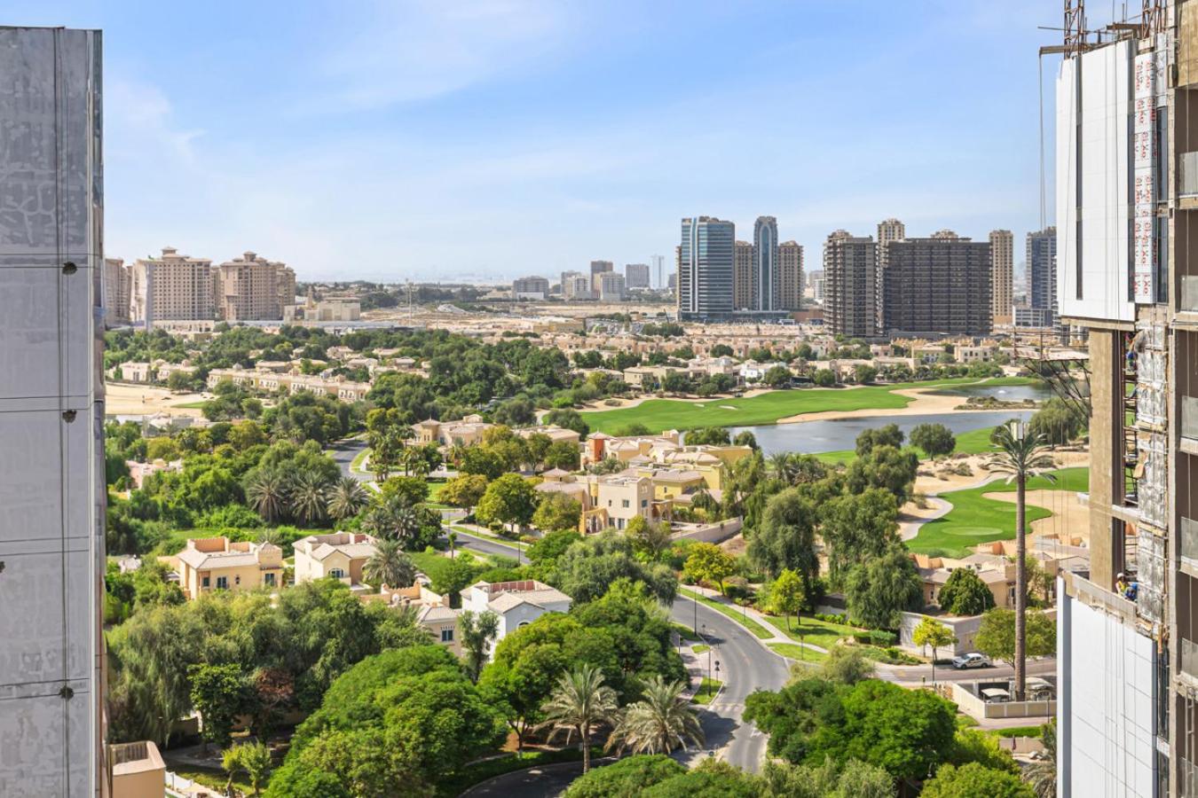 New 1BR with Rooftop Pool and Amazing View