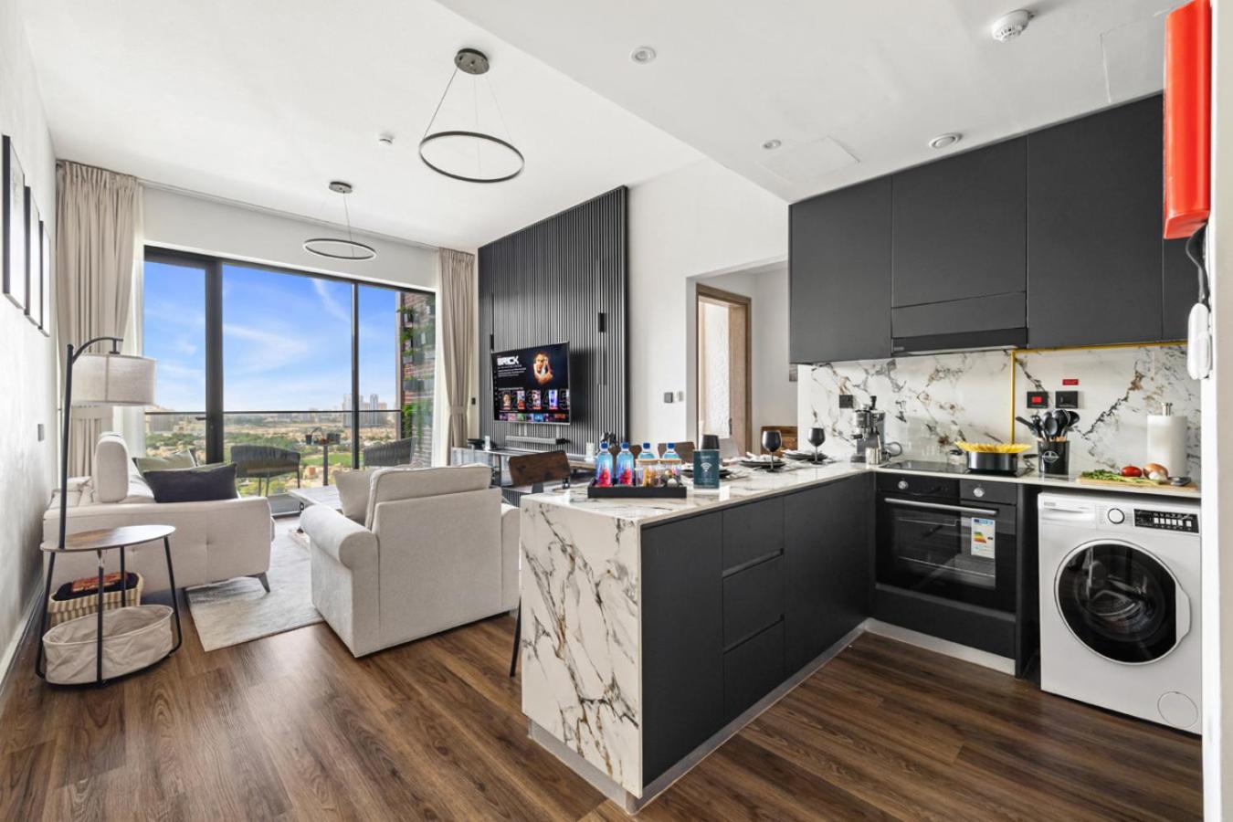 New 1BR with Rooftop Pool and Amazing View