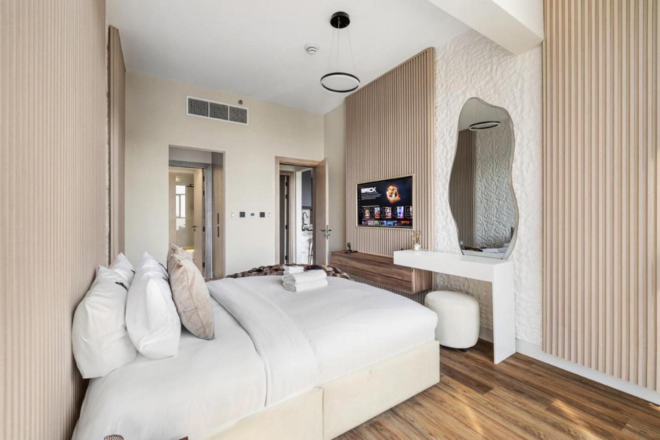 New 1BR with Rooftop Pool and Amazing View