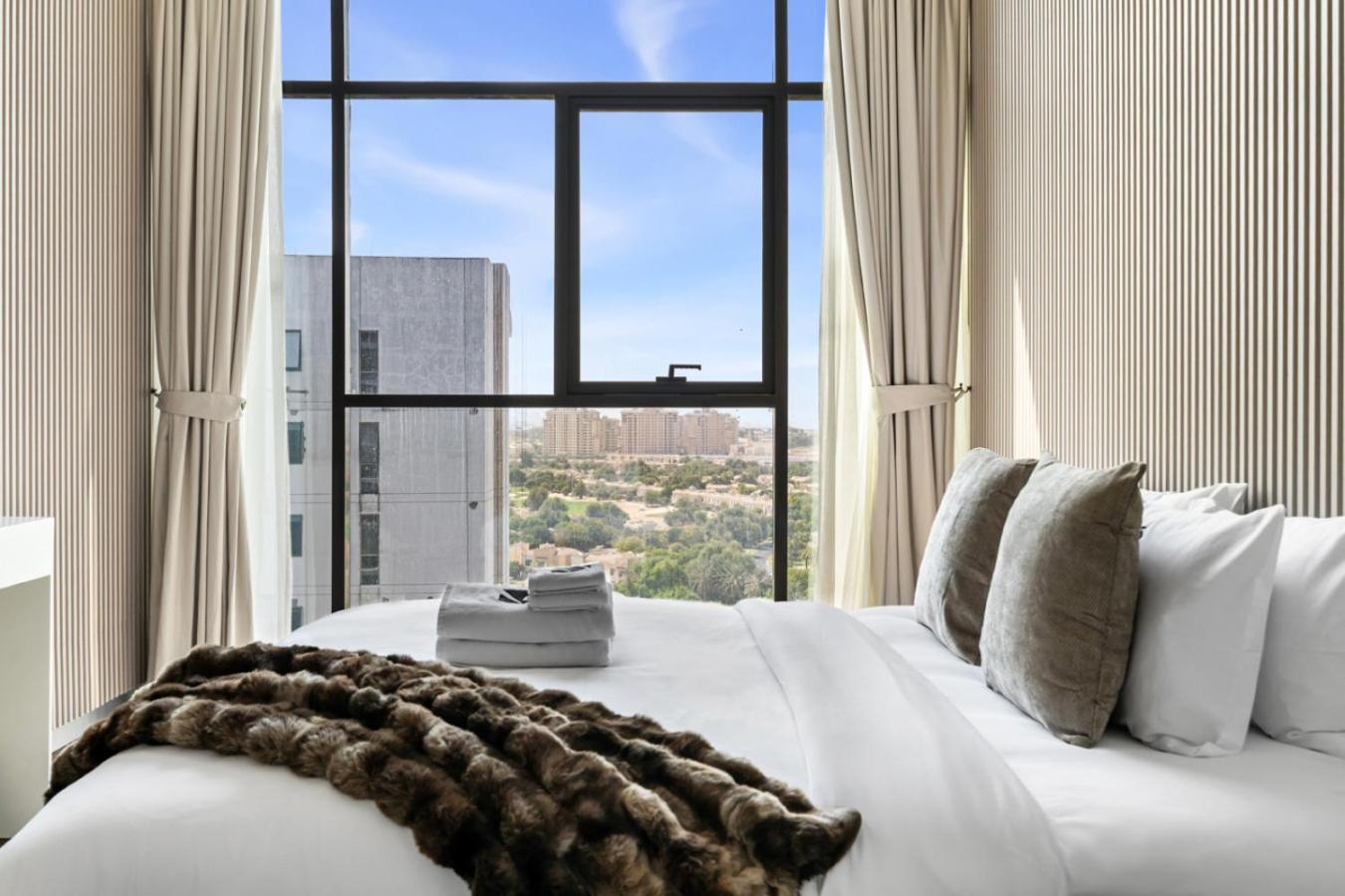 New 1BR with Rooftop Pool and Amazing View