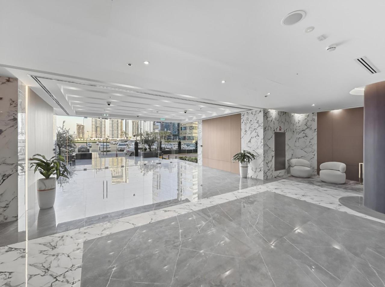 New 1BR with Rooftop Pool and Amazing View