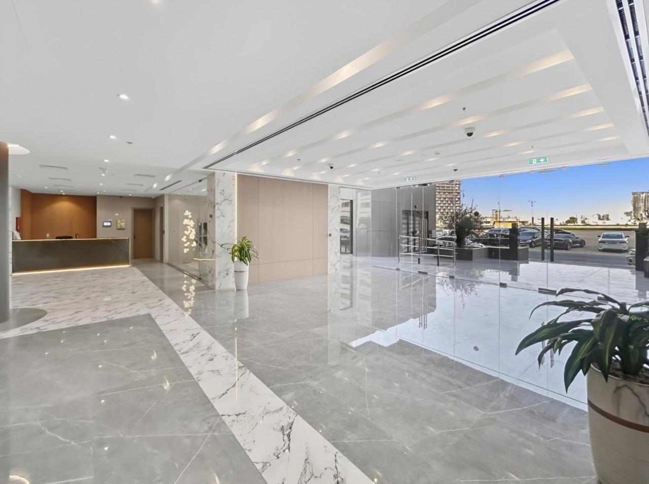 New 1BR with Rooftop Pool and Amazing View